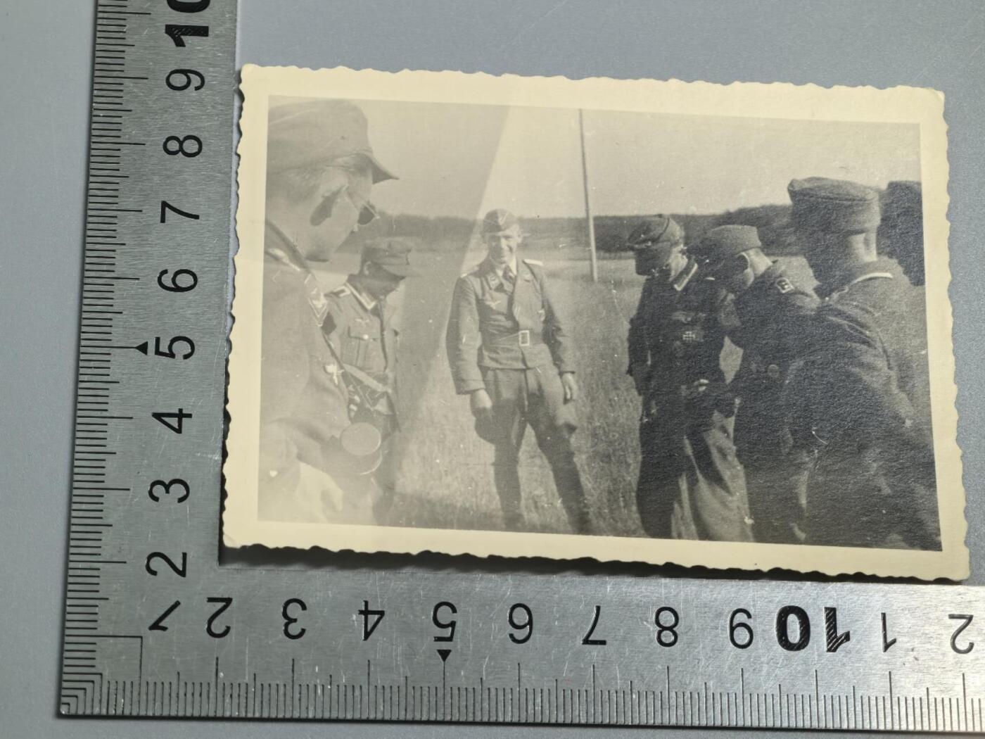 小驴勋章奖章收藏3月28日周六晚六点拍卖（珍爱和平，收藏战争，铭记历史，勿忘国耻，忠党爱国。有偿代拍，送拍规则在简介最后，参拍须阅读规则后再参拍，关系到运费包装发货时效真假辨别等关键信息，拍卖时不再发原图，看大图店主微信码在拍卖店铺介绍里） 空军陆军士兵合影照片