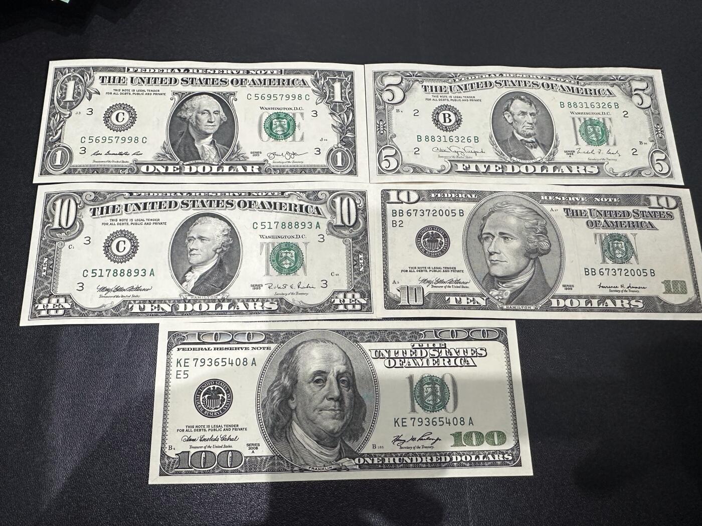 《外钞收藏家》第六百二十一期（精选场）（长期征集拍品、欢迎藏友们联系合作） 美国小头版1、5、10+大头版10、100美元 五张一起 全新UNC