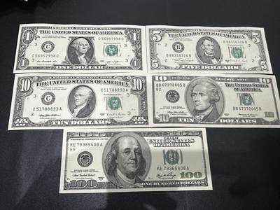 《外钞收藏家》第六百二十一期（精选场）（长期征集拍品、欢迎藏友们联系合作） - 美国小头版1、5、10+大头版10、100美元 五张一起 全新UNC