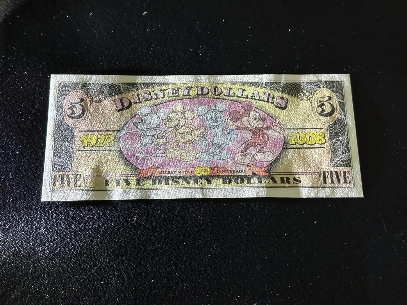 《外钞收藏家》第六百二十一期（精选场）（长期征集拍品、欢迎藏友们联系合作） 美国迪斯尼公园纪念钞 1元5张评级+5元1张全新裸币一起 