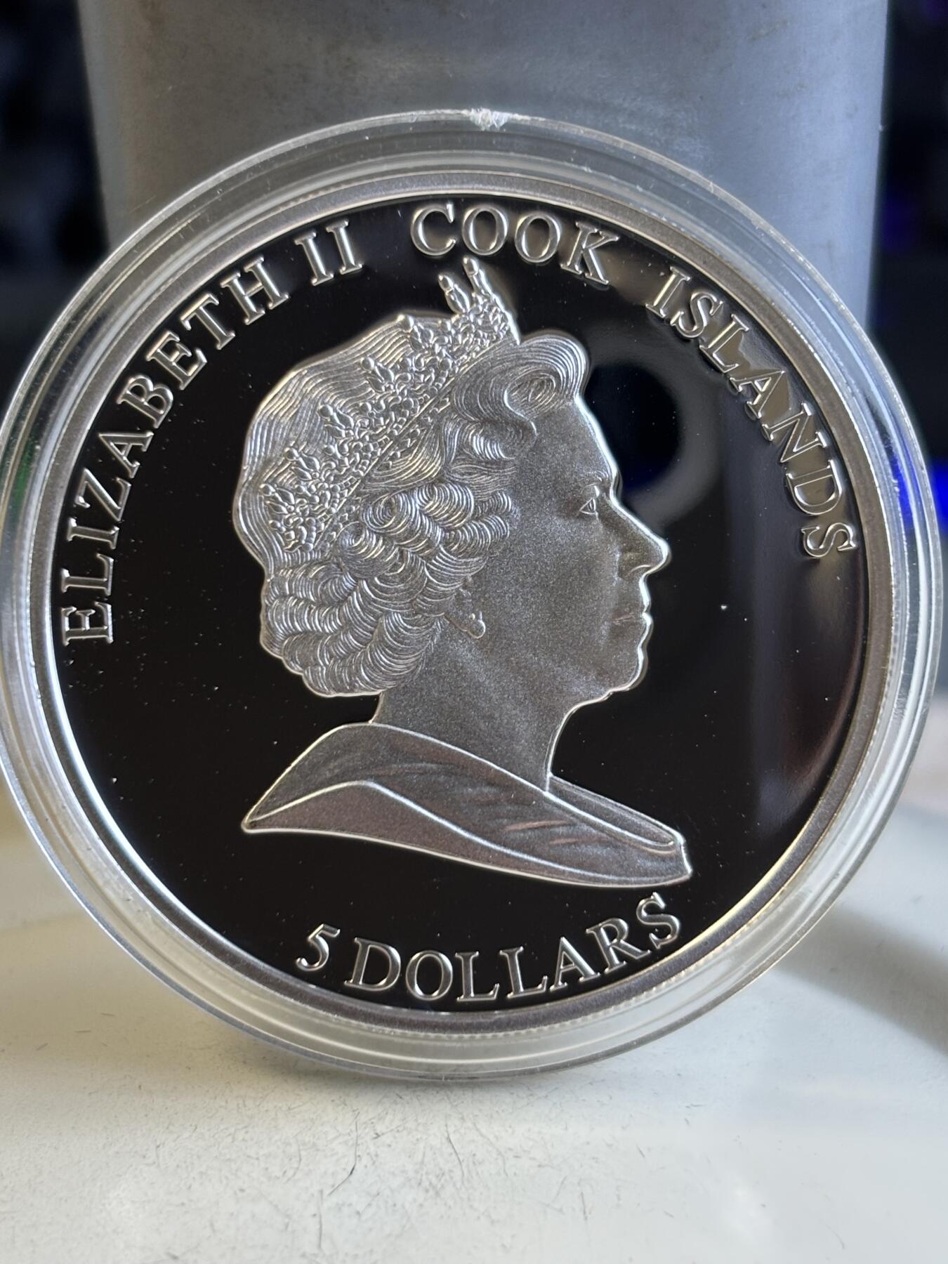 第195期拍卖 库克2011年好莱坞明星第二组伊丽莎白·泰勒精制彩色纪念银币，25克，925银，发行量2500枚