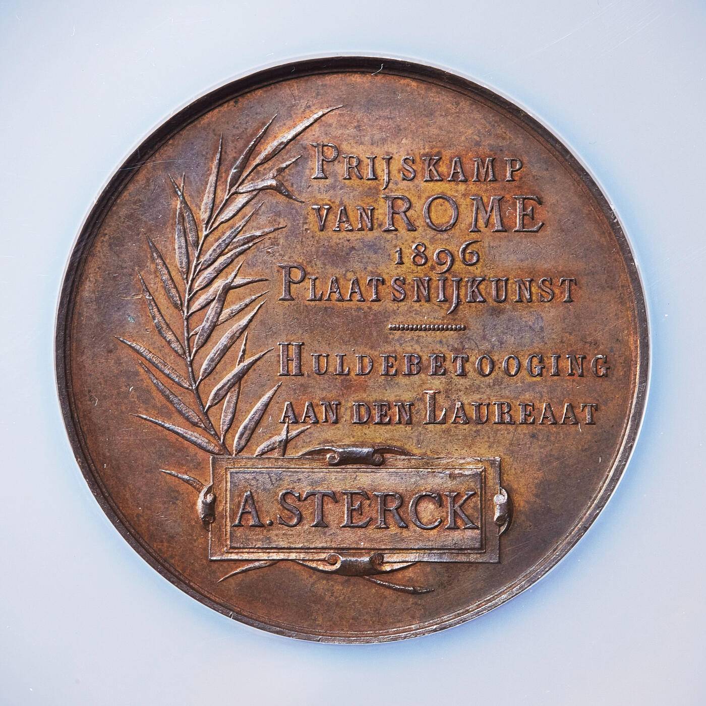 【俄甄集藏】2026年(050)04-01星期三 晚 19:30 全场包邮 比利时1896年安特卫普雕塑艺术竞赛罗马艺术奖大铜章，NGC MS62，高浮雕，巧克力包浆，雕刻名家贝特斯作品，直径：56mm，授予新古典注意雕塑家奥古斯特·斯特克