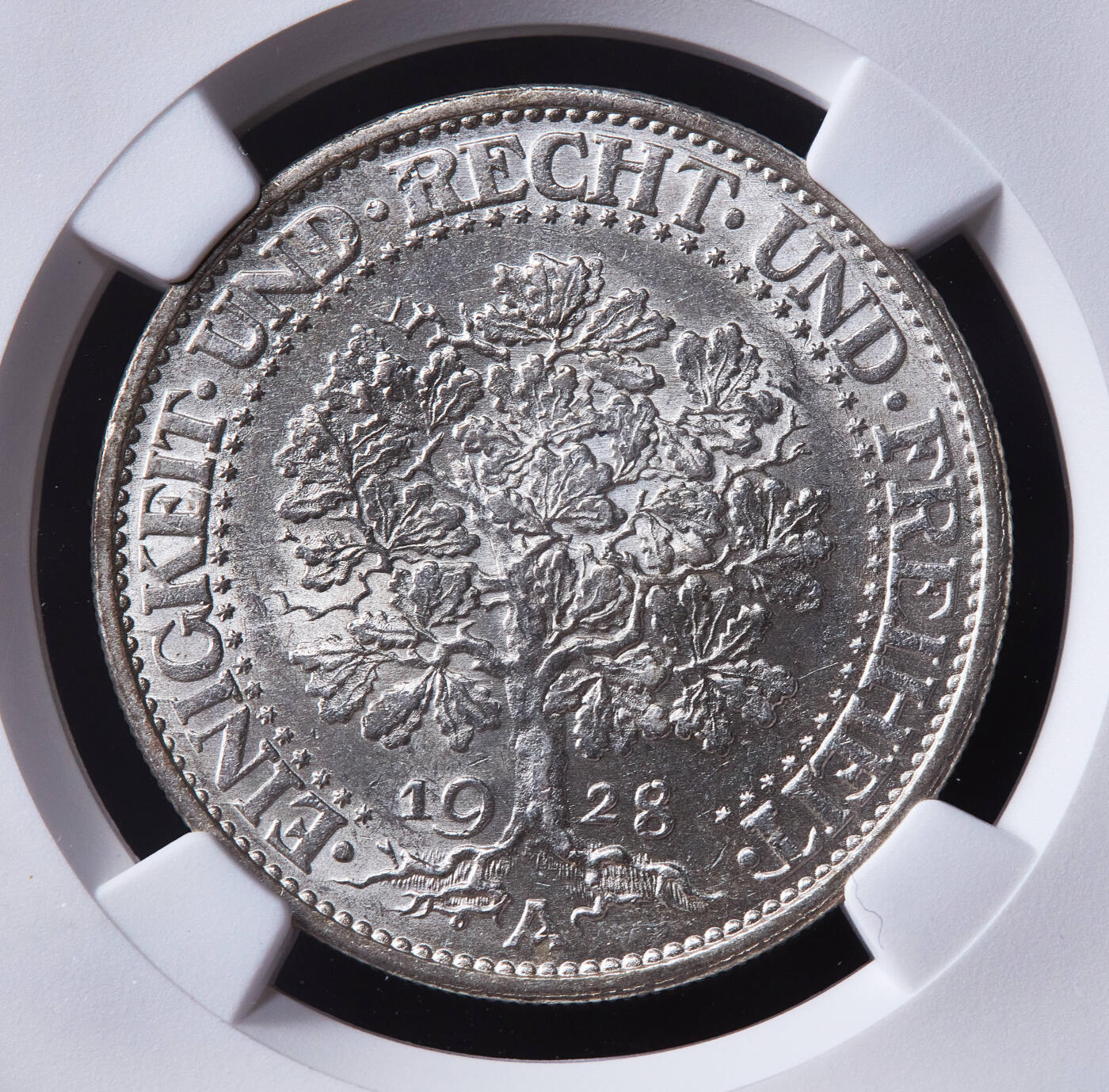 【俄甄集藏】2026年(050)04-01星期三 晚 19:30 全场包邮 德国魏玛1928年A版橡树5马克大银币，NGC UNCD，原光品相