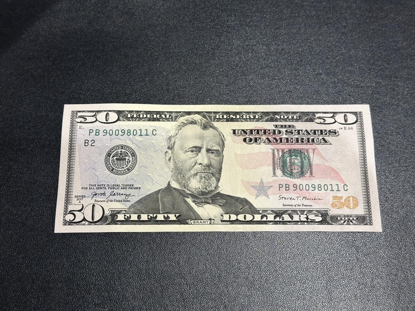 《外钞收藏家》第六百二十一期（精选场）（长期征集拍品、欢迎藏友们联系合作） 2017年美国彩版50美元 倒置号 全新 但一个角有压印