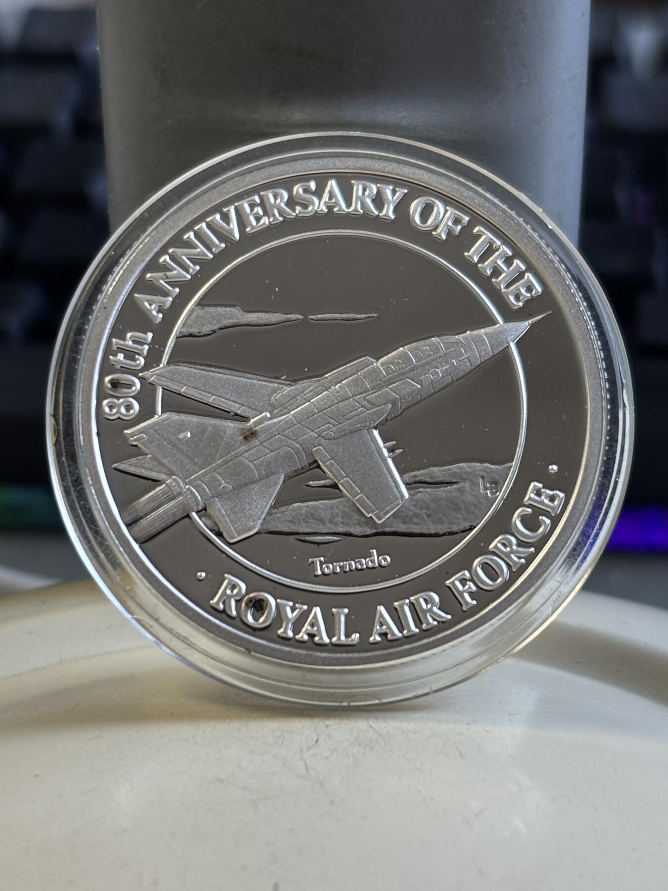 第195期拍卖 特克斯和凯科斯1998年皇家空军之战斗机28.28克纪念银币，999银，38.61毫米，有黑点