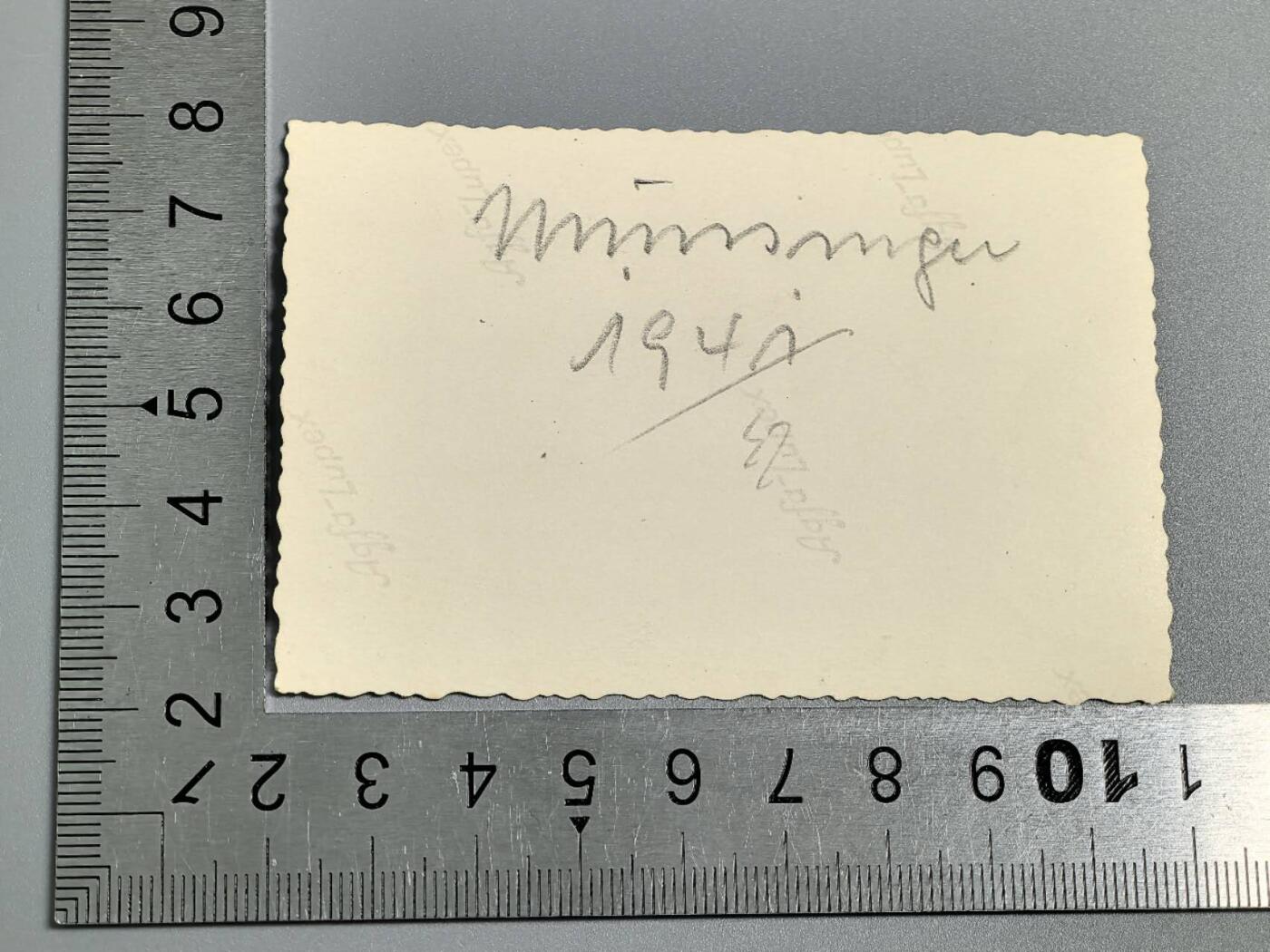 小驴勋章奖章收藏3月28日周六晚六点拍卖（珍爱和平，收藏战争，铭记历史，勿忘国耻，忠党爱国。有偿代拍，送拍规则在简介最后，参拍须阅读规则后再参拍，关系到运费包装发货时效真假辨别等关键信息，拍卖时不再发原图，看大图店主微信码在拍卖店铺介绍里） 炮兵士兵合影照片