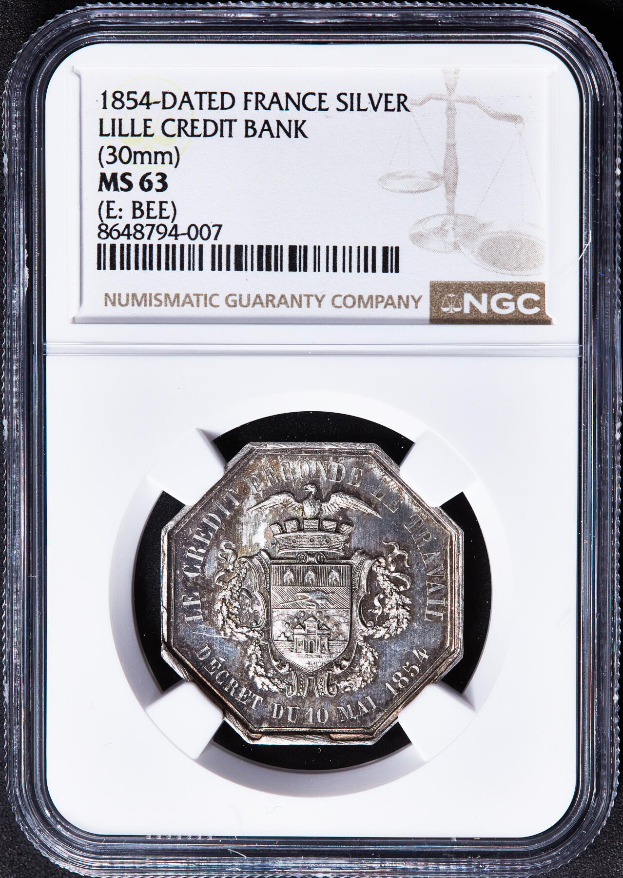 【俄甄集藏】2026年(050)04-01星期三 晚 19:30 全场包邮 法国1854年里尔信贷银行八角银质代用币章，NGC MS63，底板凝霜，五彩环彩，蜜蜂铭