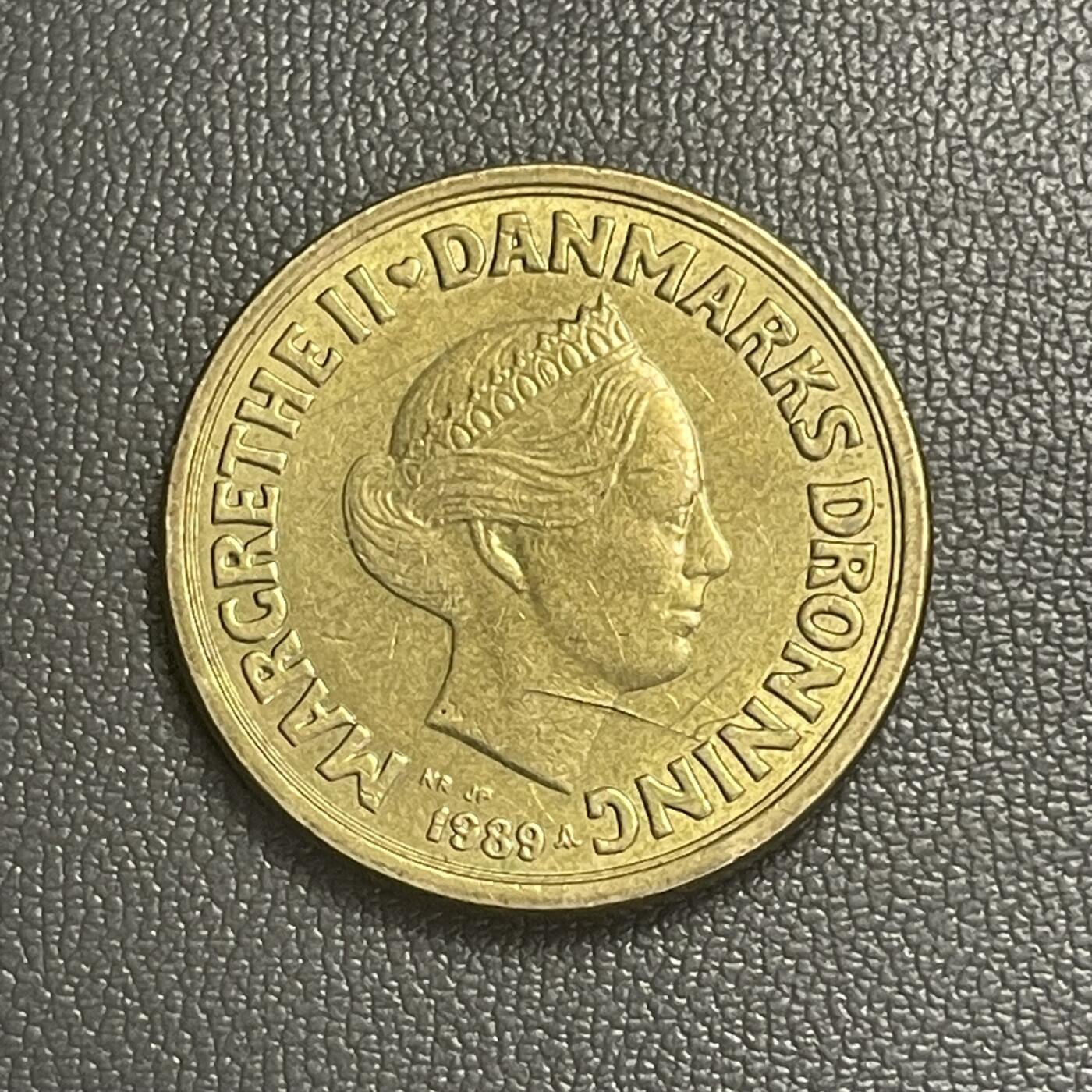 回流0328 丹麦1989年版10克朗（人民币10.3元） 玛格丽特二世/丹麦国徽（纹章盾）