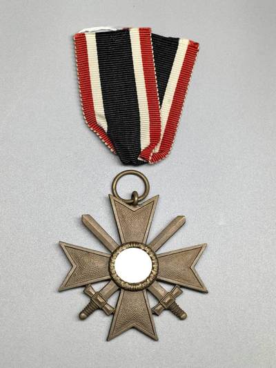 小驴勋章奖章收藏3月28日周六晚六点拍卖（珍爱和平，收藏战争，铭记历史，勿忘国耻，忠党爱国。有偿代拍，送拍规则在简介最后，参拍须阅读规则后再参拍，关系到运费包装发货时效真假辨别等关键信息，拍卖时不再发原图，看大图店主微信码在拍卖店铺介绍里） - 得三二级佩剑战功十字勋章