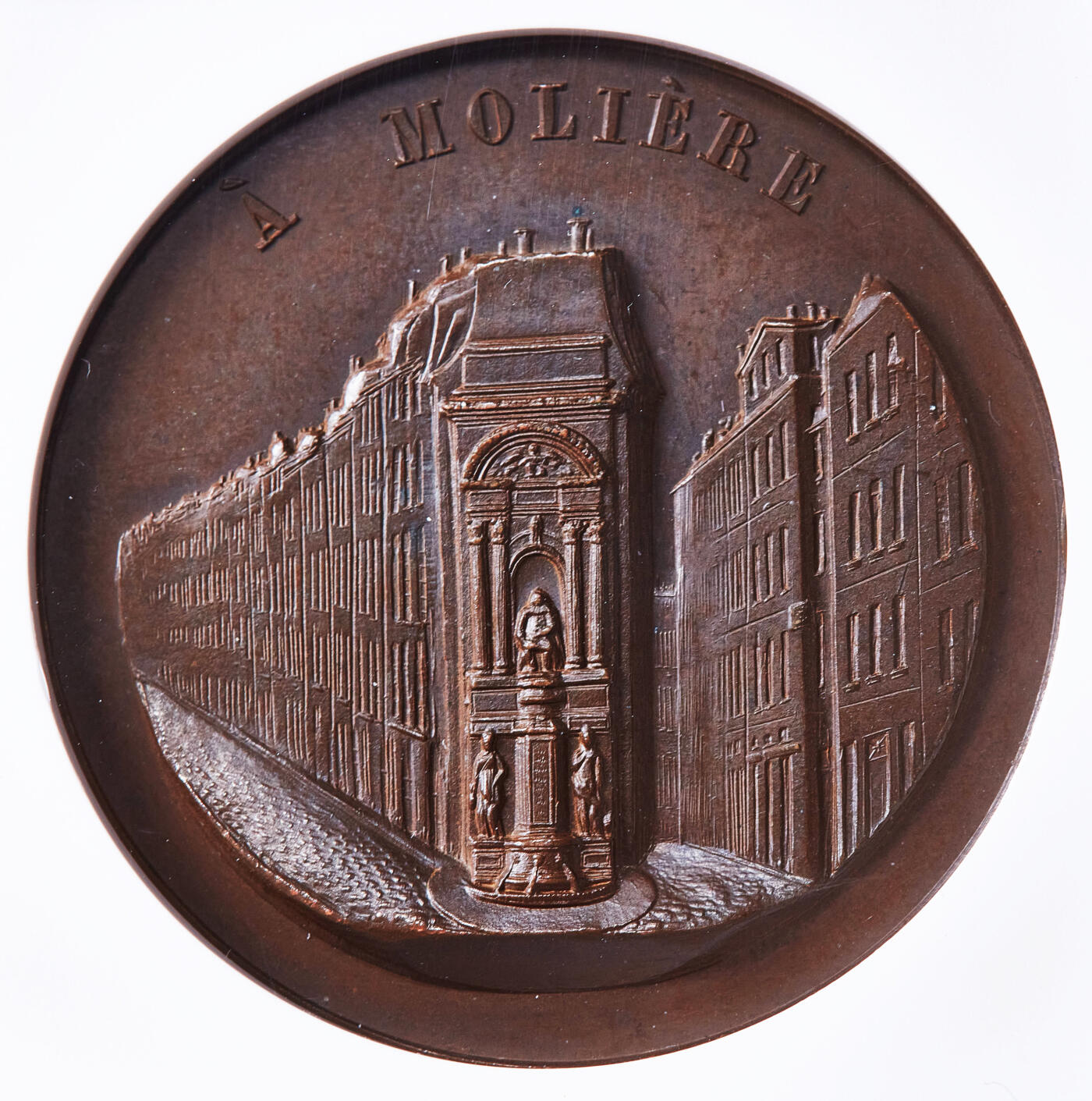 【俄甄集藏】2026年(050)04-01星期三 晚 19:30 全场包邮 法国1844年纪念戏剧作家莫里哀雕像喷泉建成大铜章，NGC MS63，高浮雕，巧克力包浆，设计精美