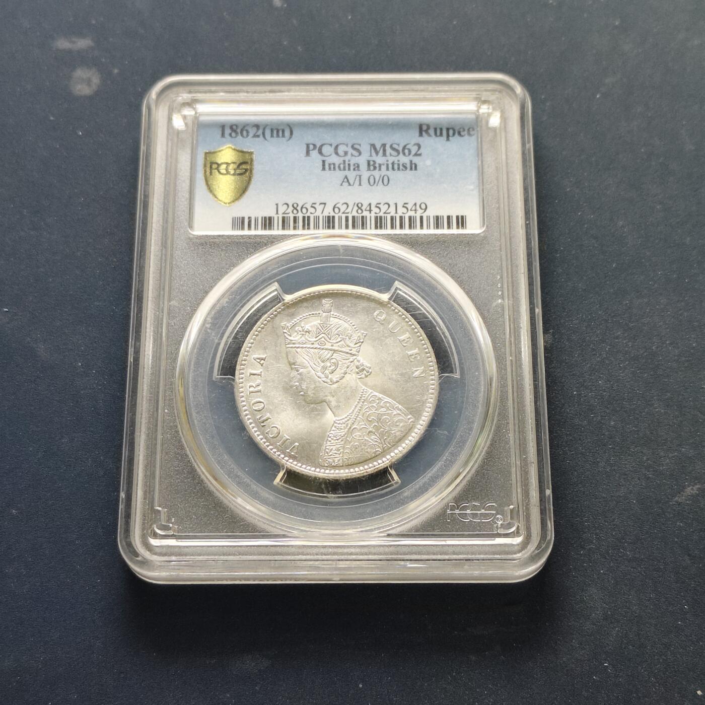 【全场包邮】纯粹捡漏拍515场 英属印度1862年维多利亚女王QUEEN版1卢比银币【30.8毫米11.66克91.7%】-PCGS MS62