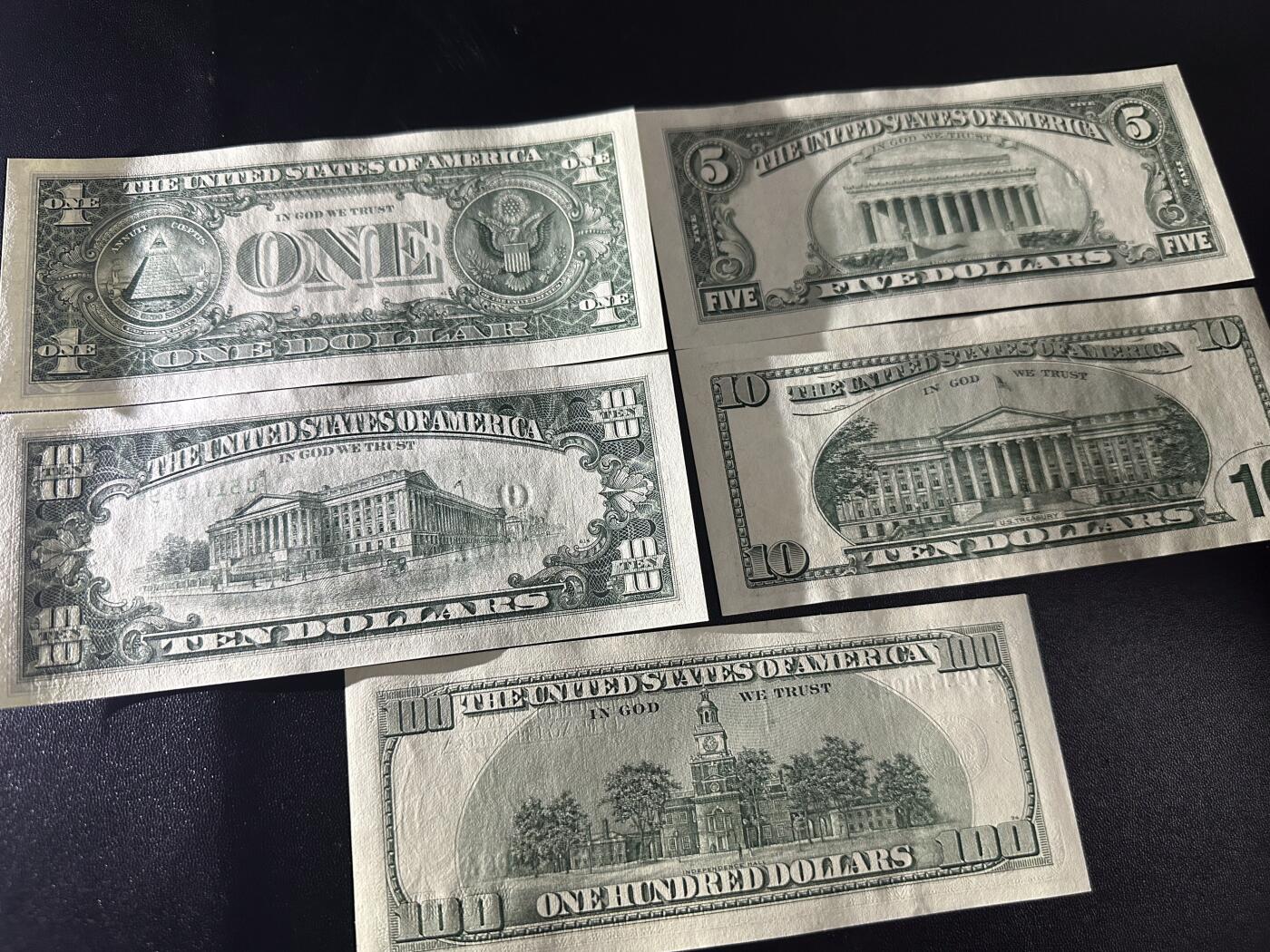 《外钞收藏家》第六百二十一期（精选场）（长期征集拍品、欢迎藏友们联系合作） 美国小头版1、5、10+大头版10、100美元 五张一起 全新UNC