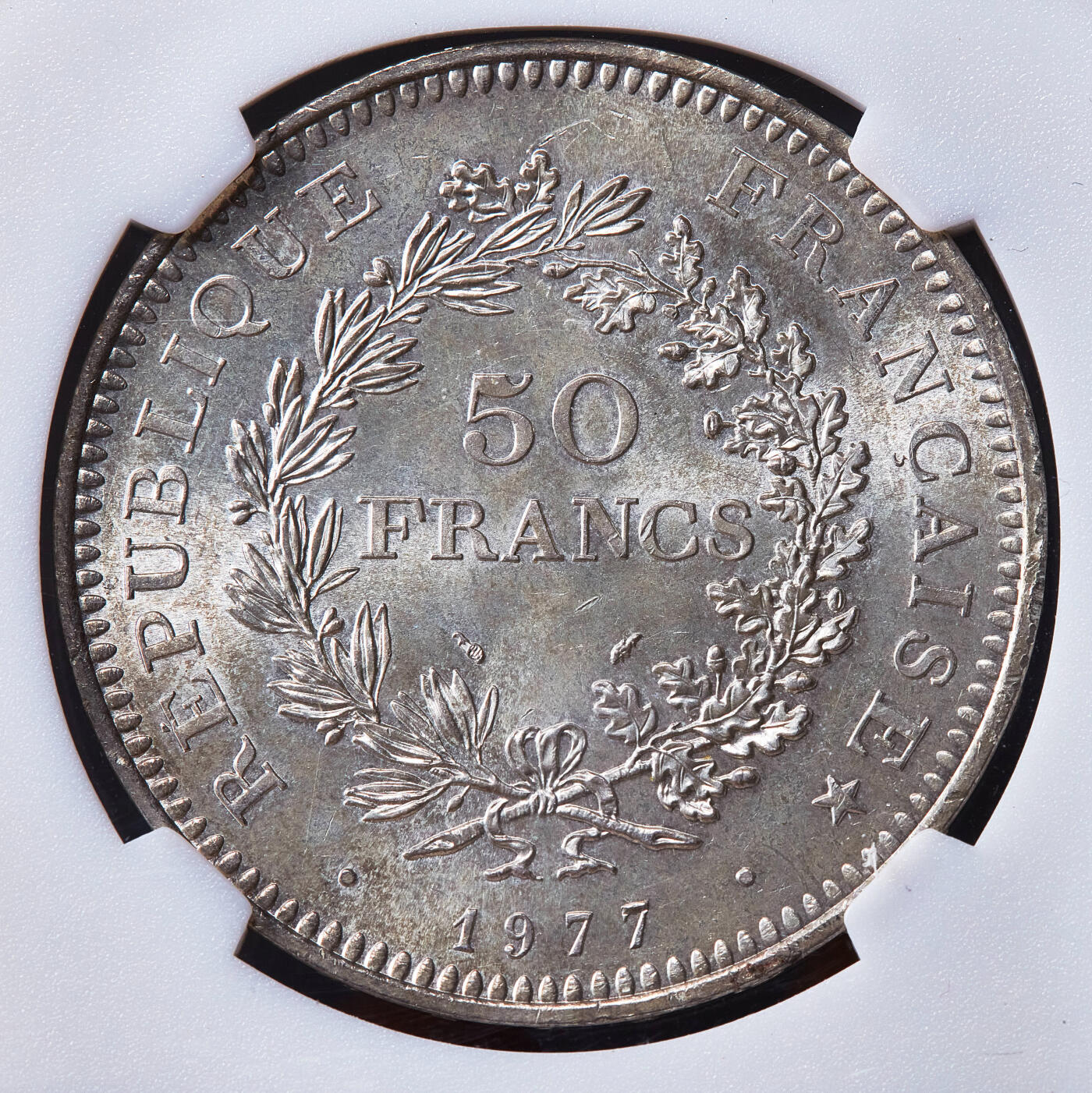 【俄甄集藏】2026年(050)04-01星期三 晚 19:30 全场包邮 法国1977年大力神50法郎大银币，信泰 MS66，重30克，900银，转光品相