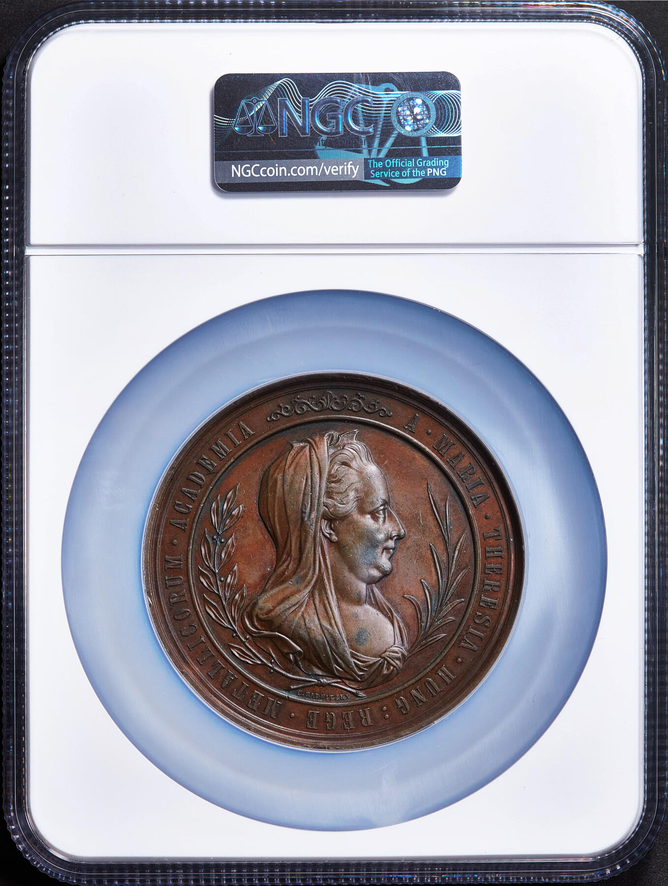 【俄甄集藏】2026年(050)04-01星期三 晚 19:30 全场包邮 奥匈帝国1870年特蕾莎头像纪念匈牙利舍姆尼茨矿业学院成立100周年超大铜章，NGC AU58，巧克力包浆，直径：70mm，重：107克，稀少品种