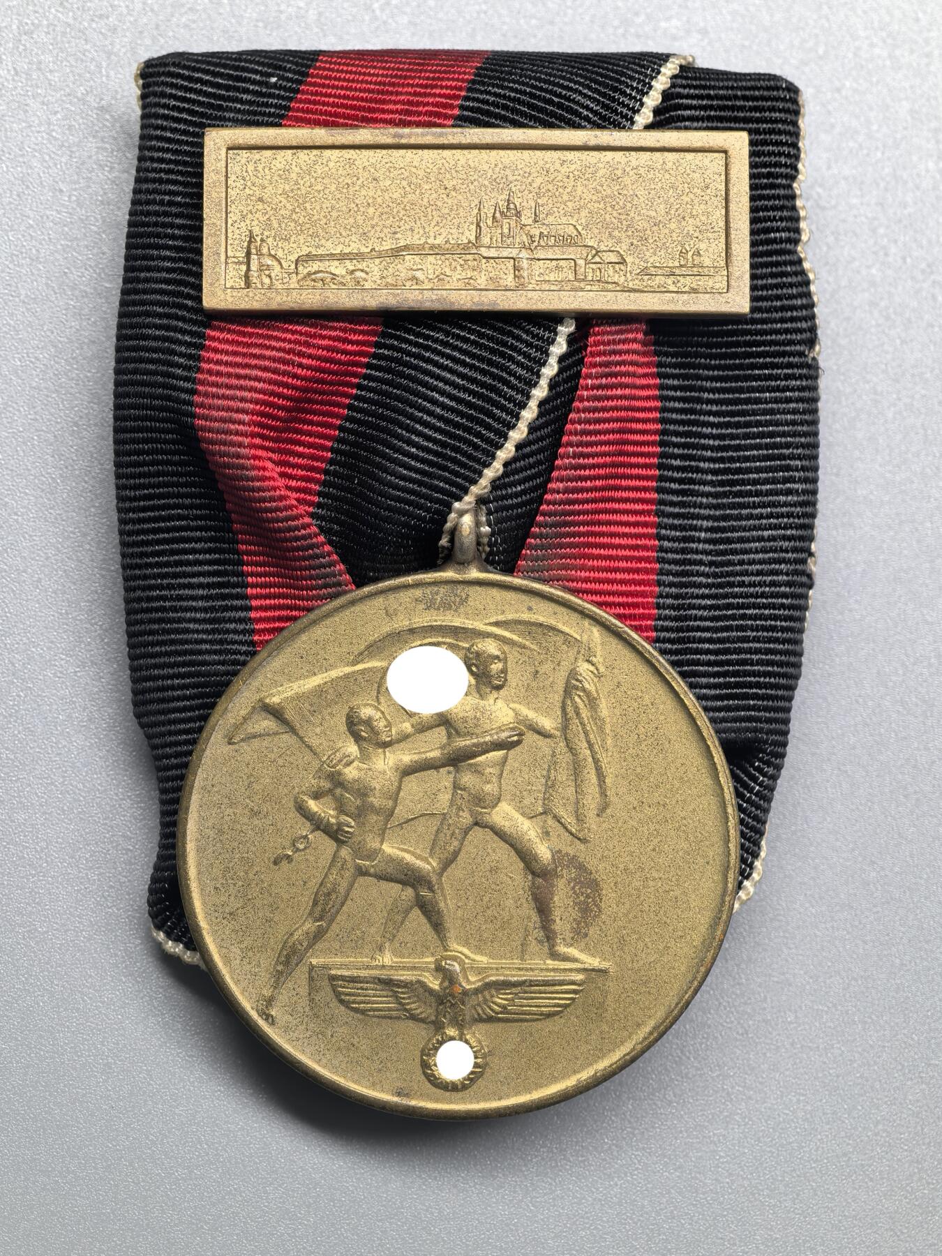 小驴勋章奖章收藏3月28日周六晚六点拍卖（珍爱和平，收藏战争，铭记历史，勿忘国耻，忠党爱国。有偿代拍，送拍规则在简介最后，参拍须阅读规则后再参拍，关系到运费包装发货时效真假辨别等关键信息，拍卖时不再发原图，看大图店主微信码在拍卖店铺介绍里）