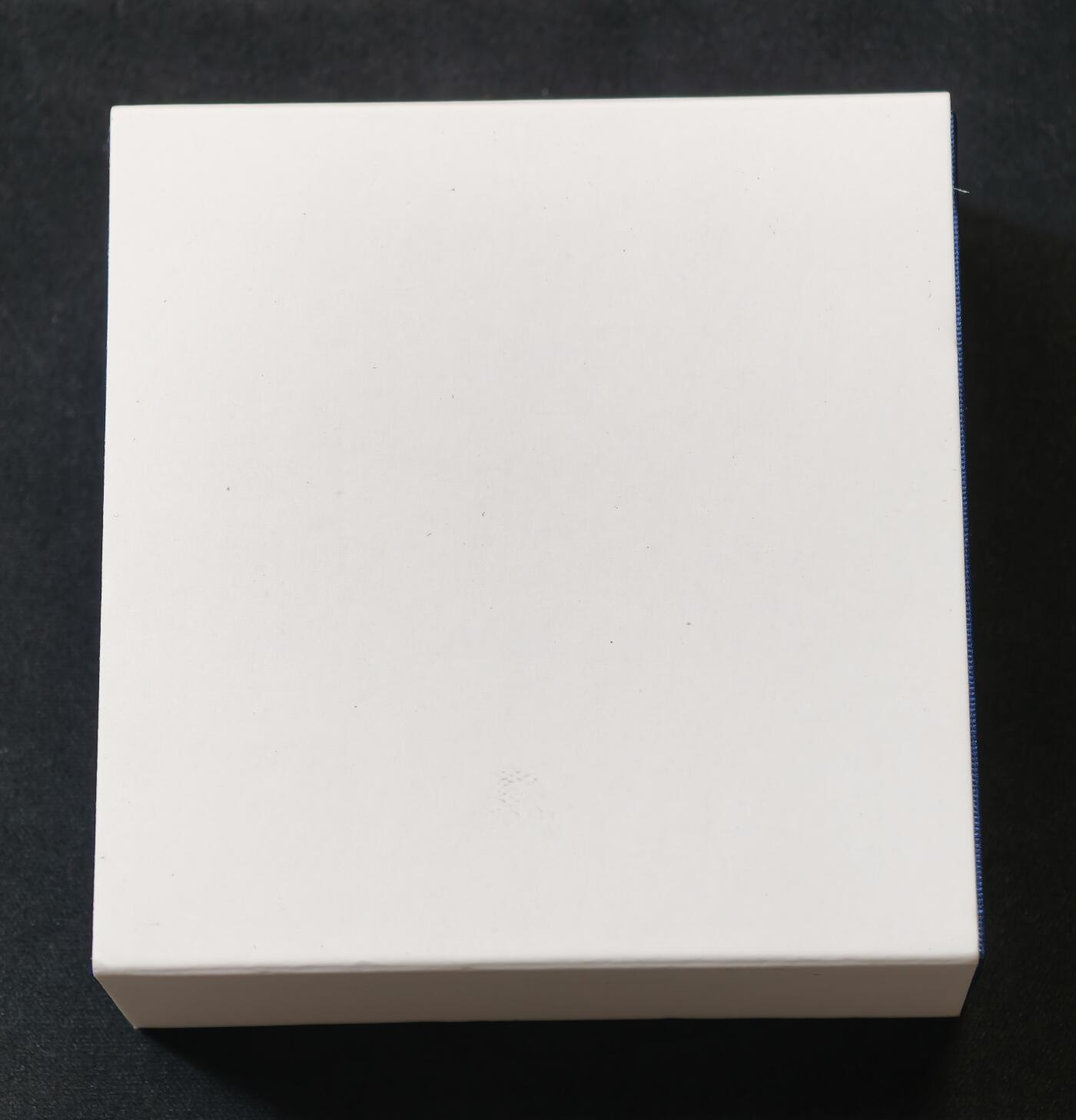 “方寸甄品”甄品场，甄臻铺-世界币章拍卖（第57期，直播拍卖），送拍享返佣金等优惠多多 2006年澳门钱币学会监制发行圆明园十二兽首--马首银章，系列第七枚，限量发行2000枚，背面为澳门地标建筑，高浮雕精制，盒证齐全，淘宝售价2000+