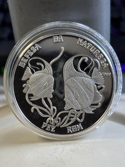 第195期拍卖 - 莫桑比克1989年摩尔鱼精制纪念银币,16克,999银，发行2000枚，塑料盒有破