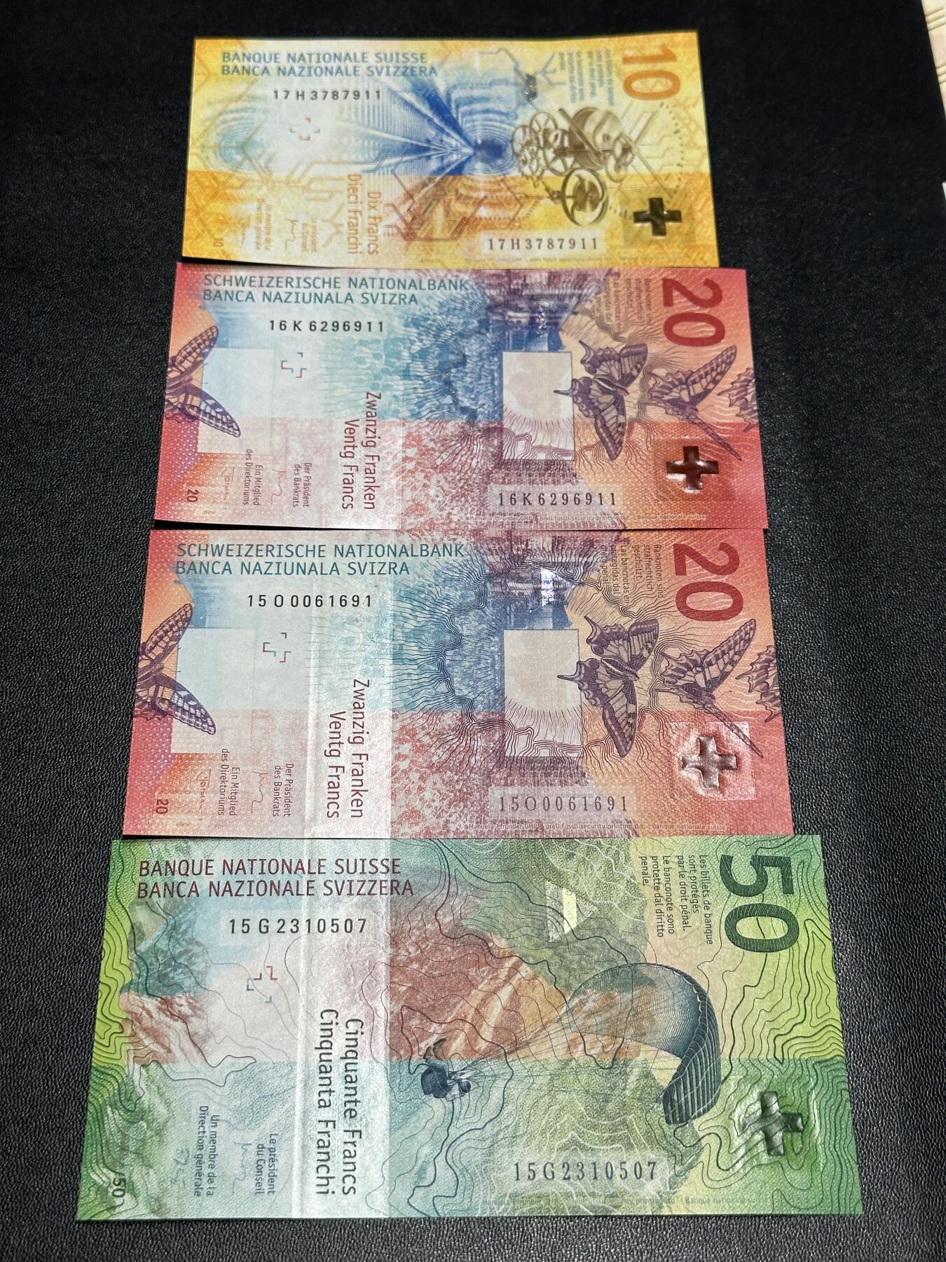 《外钞收藏家》第六百二十一期（精选场）（长期征集拍品、欢迎藏友们联系合作） 瑞士手版10-50法郎（20法郎有两张） 四张一起 全新UNC