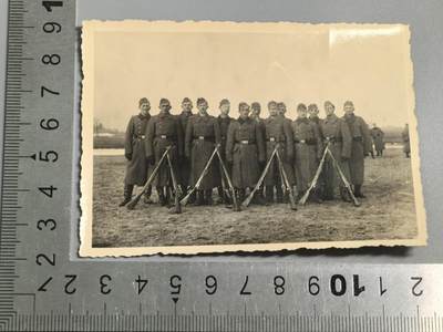 小驴勋章奖章收藏3月28日周六晚六点拍卖（珍爱和平，收藏战争，铭记历史，勿忘国耻，忠党爱国。有偿代拍，送拍规则在简介最后，参拍须阅读规则后再参拍，关系到运费包装发货时效真假辨别等关键信息，拍卖时不再发原图，看大图店主微信码在拍卖店铺介绍里） - 陆军士兵98K照片