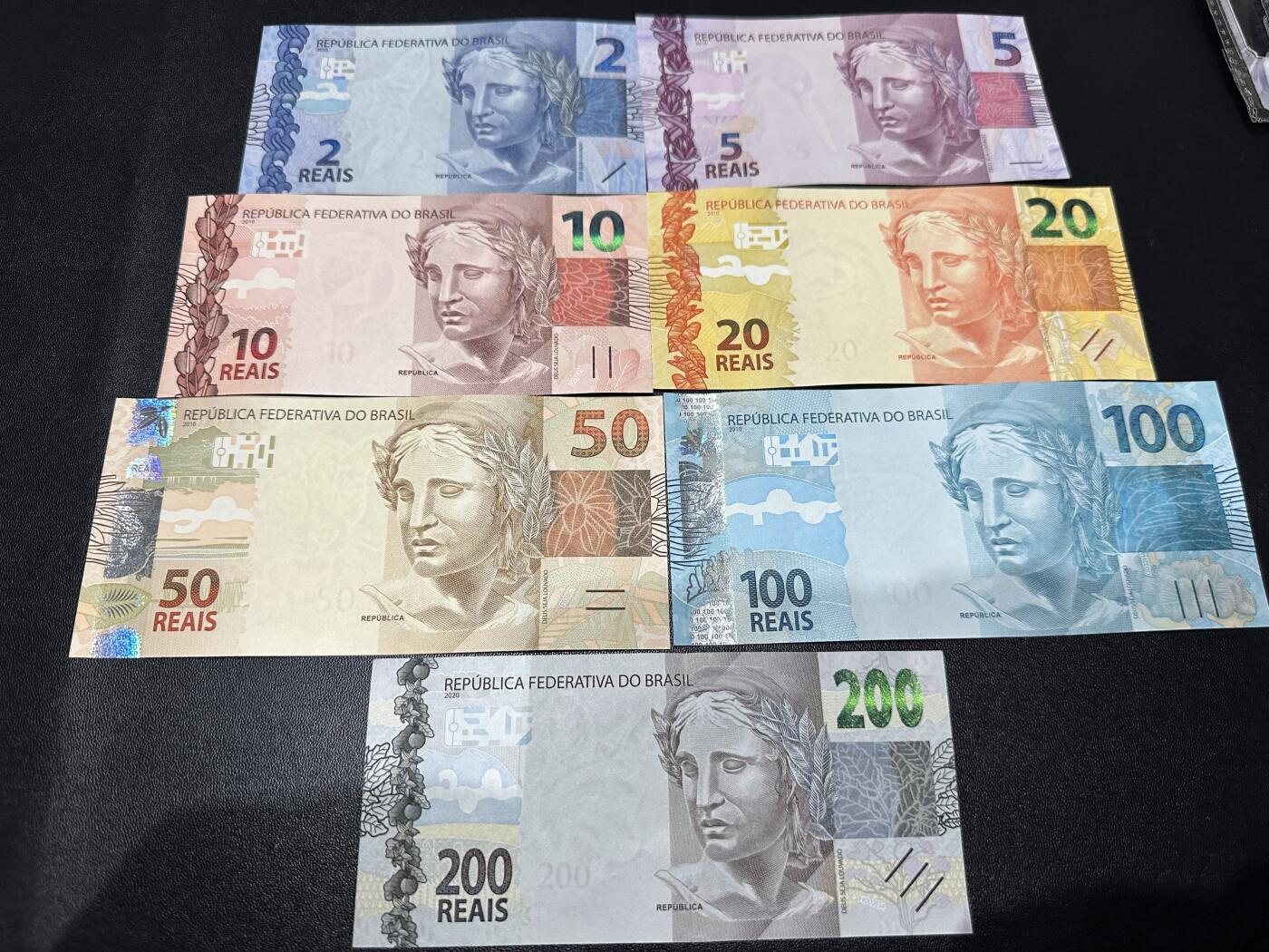 《外钞收藏家》第六百二十一期（精选场）（长期征集拍品、欢迎藏友们联系合作） 巴西2-200里亚尔 7张一起 全新UNC