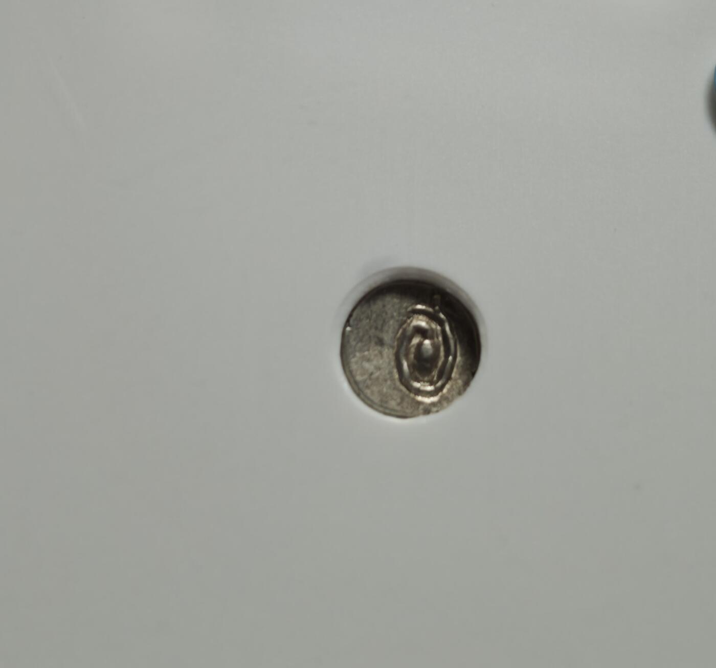 瓶子🏺第234期拍卖会 中央为同心圆/莲心纹，是柬埔寨传统佛教符号，象征纯洁与生命力