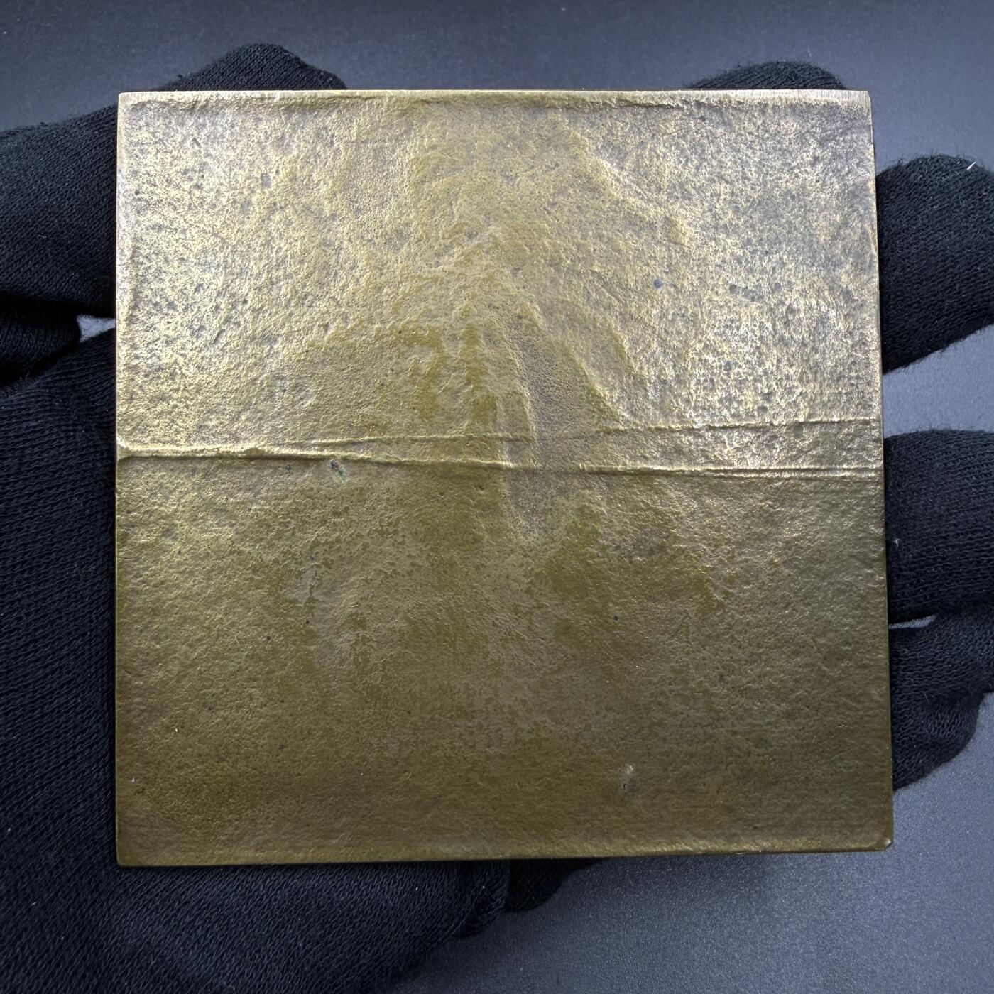 「木头集藏」“春启藏心”——章牌精品专场 Dropsy～法国“母爱”主题大尺寸单面铜章，尺寸：85 × 85 mm，225.7 g，高浮雕刻画，大尺寸少见。