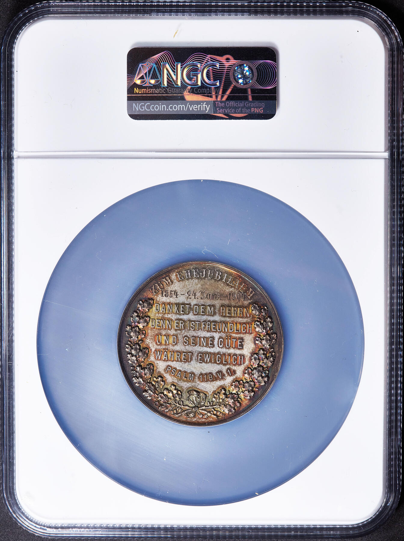 【俄甄集藏】2026年(050)04-01星期三 晚 19:30 全场包邮 德国奥尔登堡1904年弗里德里希·奥古斯特大公与普鲁士公主伊丽莎白金婚纪念大银章，NGC UNCD，直径：51mm，五彩包浆，名誉品种，背面为《诗篇》铭文