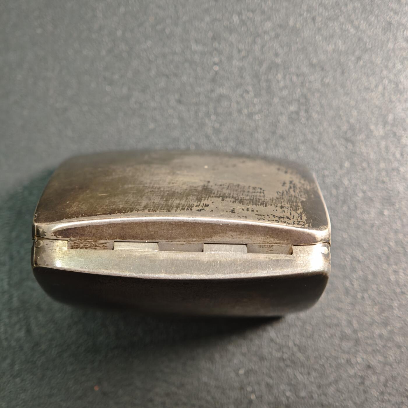 【德藏】世界币章拍卖第169期（拍品征集中~欢迎藏友联系） 1938年 英国谢菲尔德烟丝银盒 925银 银盒 原味包浆 直径约：56.5mm；重约：55.8g