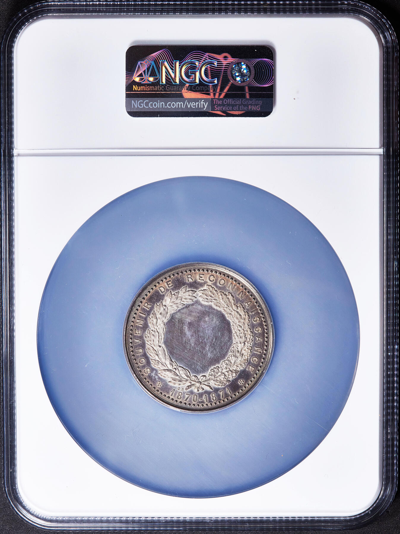 【俄甄集藏】2026年(050)04-01星期三 晚 19:30 全场包邮 法国1871年普法战争尼奥尔市军事伤员救济红十字协会大银章，NGC MS61，紫罗兰酱彩包浆，底板凝霜，直径46mm，少见品种，蜜蜂铭