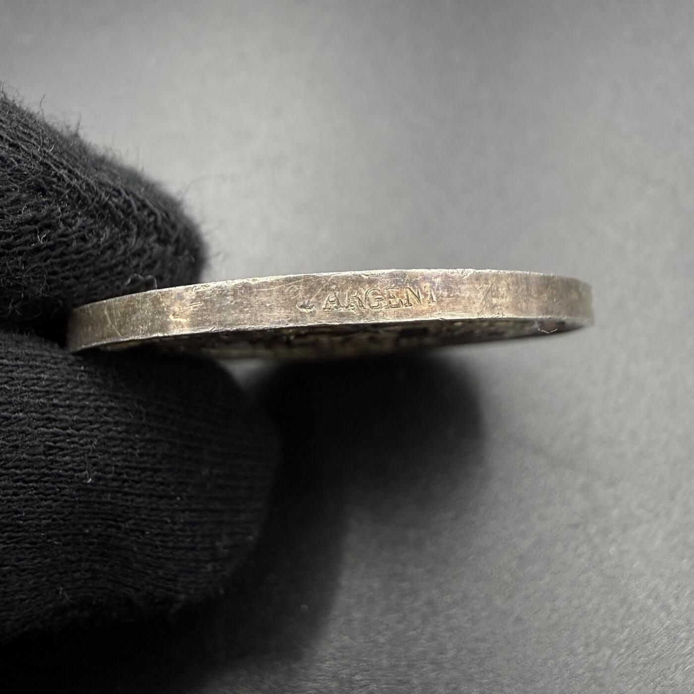 「木头集藏」“春启藏心”——章牌精品专场  Brevetab F.～1837年法国下塞纳-厄尔省动产火灾互助保险公司银章，直径：34 mm，15.6 g，边铭：，正面刻画火蝾螈，拉丁铭文：FRVSTRA FVRIT IGNIS 译为：“火焰徒然燃烧”，寓意保险能抵御火灾风险、守护财产安全。背面法语：下塞纳省与厄尔省动产火灾互助保险公司，少见银章。