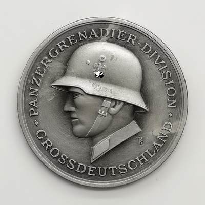 博洋堂“芳菲春韵”3月精品大拍专场暨第166期（全场包邮） - 1939年德国装甲掷弹兵师荣誉镀银大铜章，直径65mm大尺寸，重102g，正面为德军肖像，背面为铁十字勋章，铭文“祖国感谢勇敢的士兵”，哑光品相一流，品种罕见