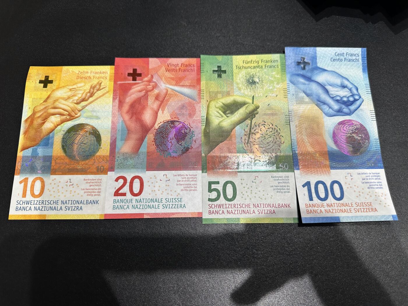 《外钞收藏家》第六百二十一期（精选场）（长期征集拍品、欢迎藏友们联系合作） 瑞士手版10-100法郎 四张一起 全新UNC