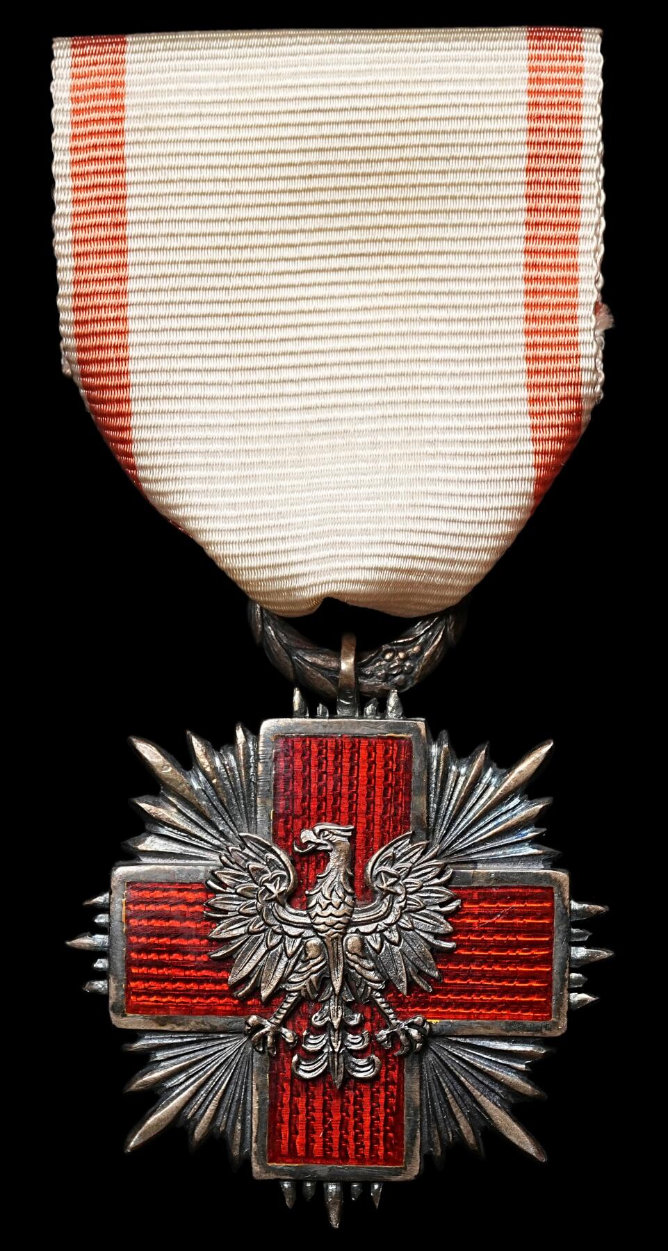 修遠堂世界钱币第109期 波兰红十字会功绩十字勋章（银级），重17.70g