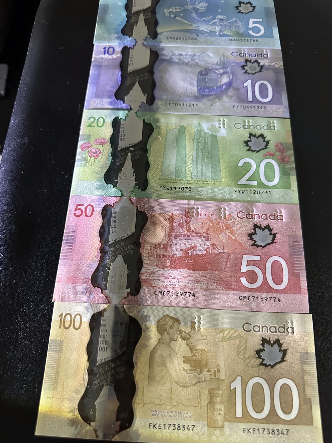 《外钞收藏家》第六百二十一期（精选场）（长期征集拍品、欢迎藏友们联系合作） 加拿大塑料钞50-100加元 五张一起 全新UNC 尾766