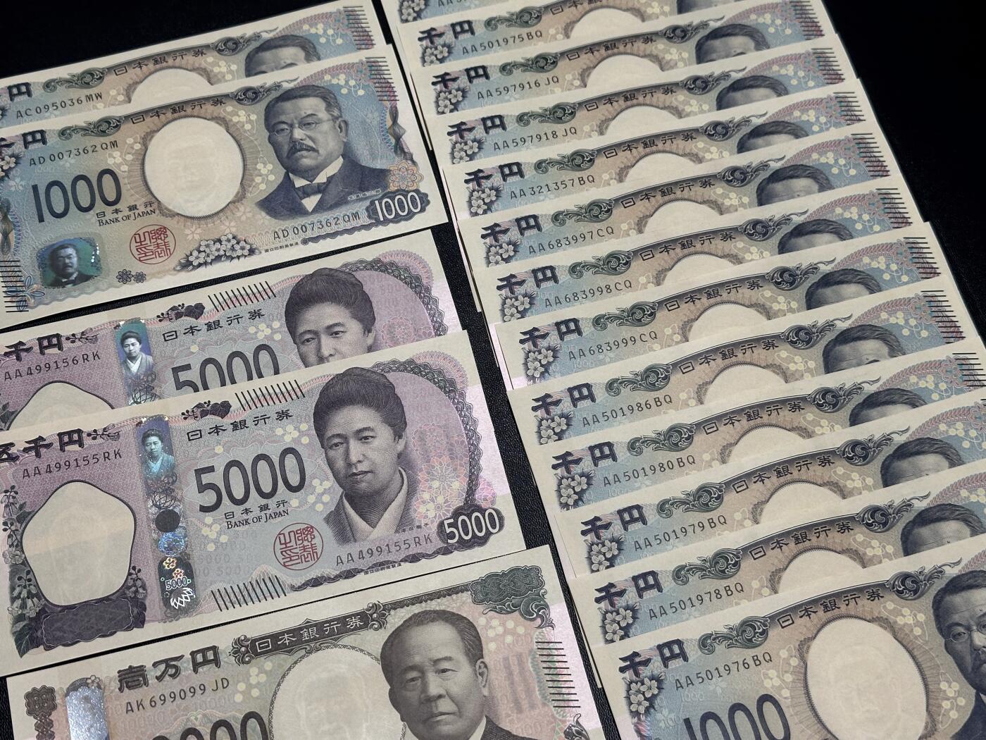 《外钞收藏家》第六百二十一期（精选场）（长期征集拍品、欢迎藏友们联系合作） 日本最新版1000日元15张（其中AA冠13张）、5000日元AA冠无47连号2张、1万日元圆圆号一起 全新UNC