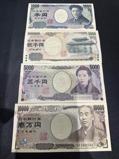 《外钞收藏家》第六百二十一期（精选场）（长期征集拍品、欢迎藏友们联系合作） - 日本上一版1000-1万日元 四张一起 全新（5000有轻微指甲印）