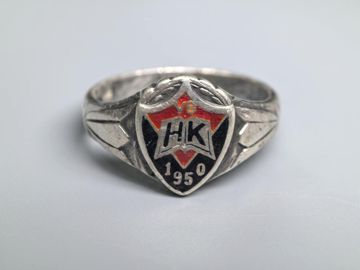 小驴勋章奖章收藏3月28日周六晚六点拍卖（珍爱和平，收藏战争，铭记历史，勿忘国耻，忠党爱国。有偿代拍，送拍规则在简介最后，参拍须阅读规则后再参拍，关系到运费包装发货时效真假辨别等关键信息，拍卖时不再发原图，看大图店主微信码在拍卖店铺介绍里）