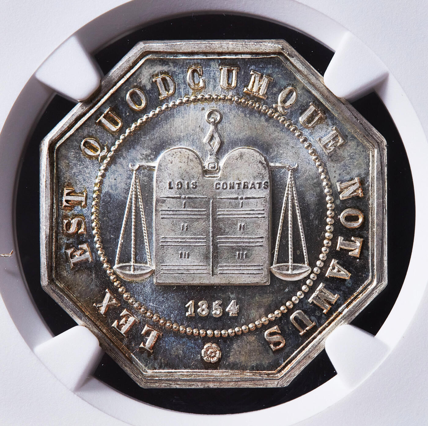 【俄甄集藏】2026年(050)04-01星期三 晚 19:30 全场包邮 法国1854年亚眠公证处银质八角代用币章，NGC MS64，底板凝霜，转光品相，丰饶角铭