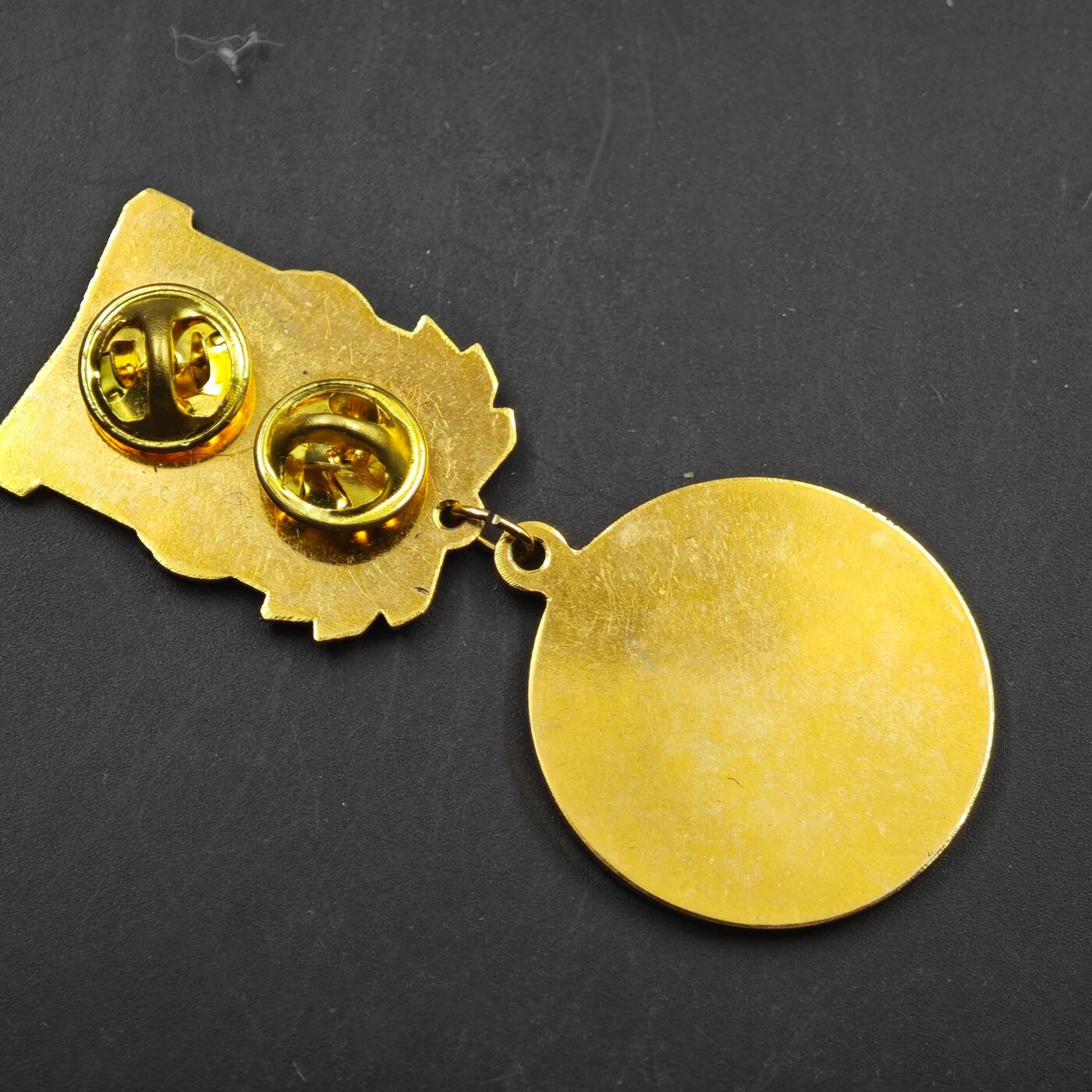 3月28日结束，精品成斌徽章钱币专场（明天继续更新） 乌克兰切尔诺贝利事故20周年纪念章