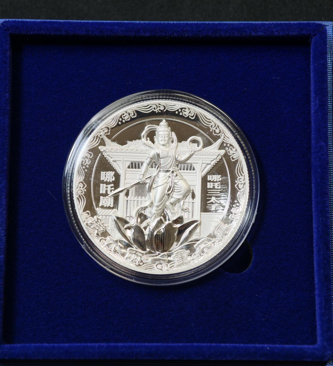 “方寸甄品”甄品场，甄臻铺-世界币章拍卖（第57期，直播拍卖），送拍享返佣金等优惠多多 2006年澳门钱币学会监制发行圆明园十二兽首--马首银章，系列第七枚，限量发行2000枚，背面为澳门地标建筑，高浮雕精制，盒证齐全，淘宝售价2000+