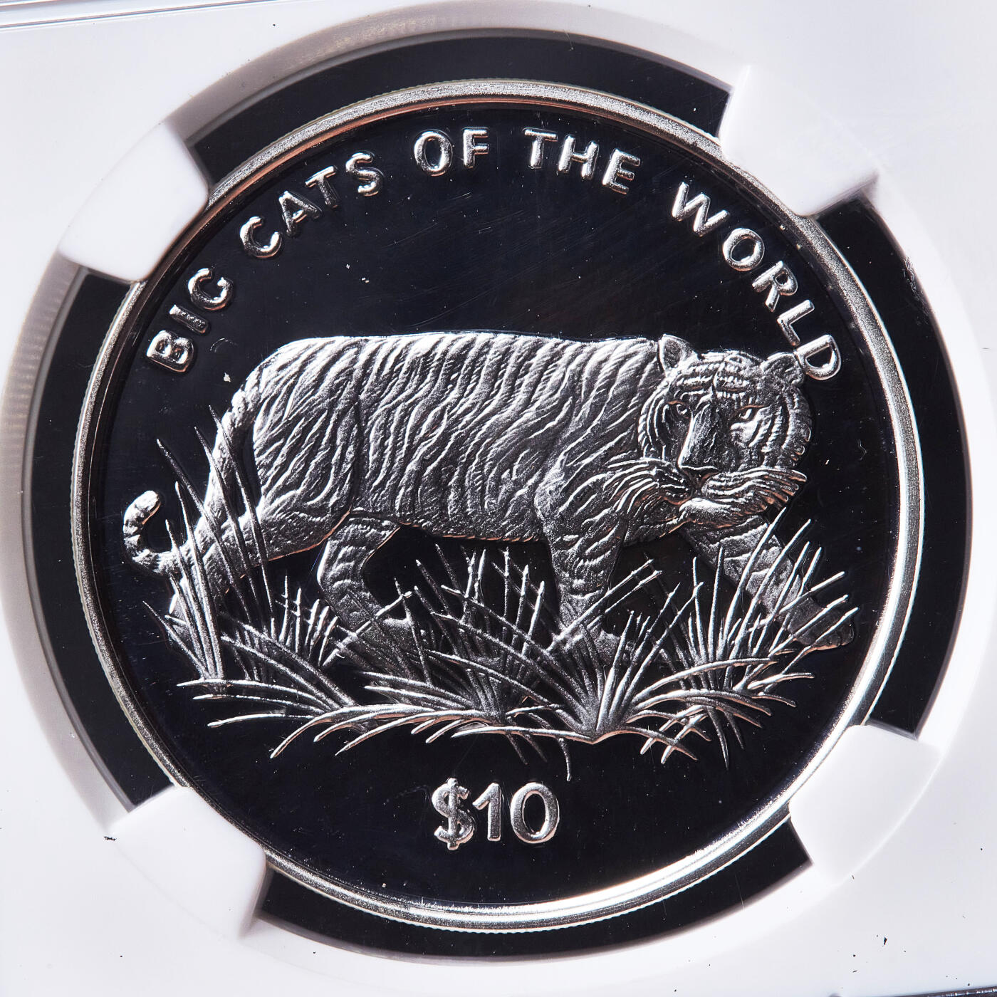【俄甄集藏】2026年(050)04-01星期三 晚 19:30 全场包邮 塞拉利昂2001年世界大型猫科动物系列-老虎10元精制大银币，NGC PF69UC，重28.28克，925银，少见品种