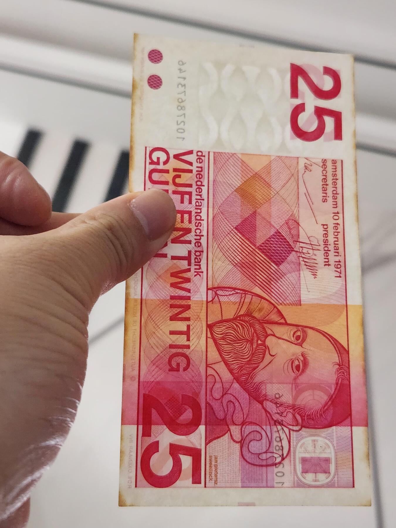 3月27号晚上8点 外国纸币自动截拍第46场 荷兰25美品有黄