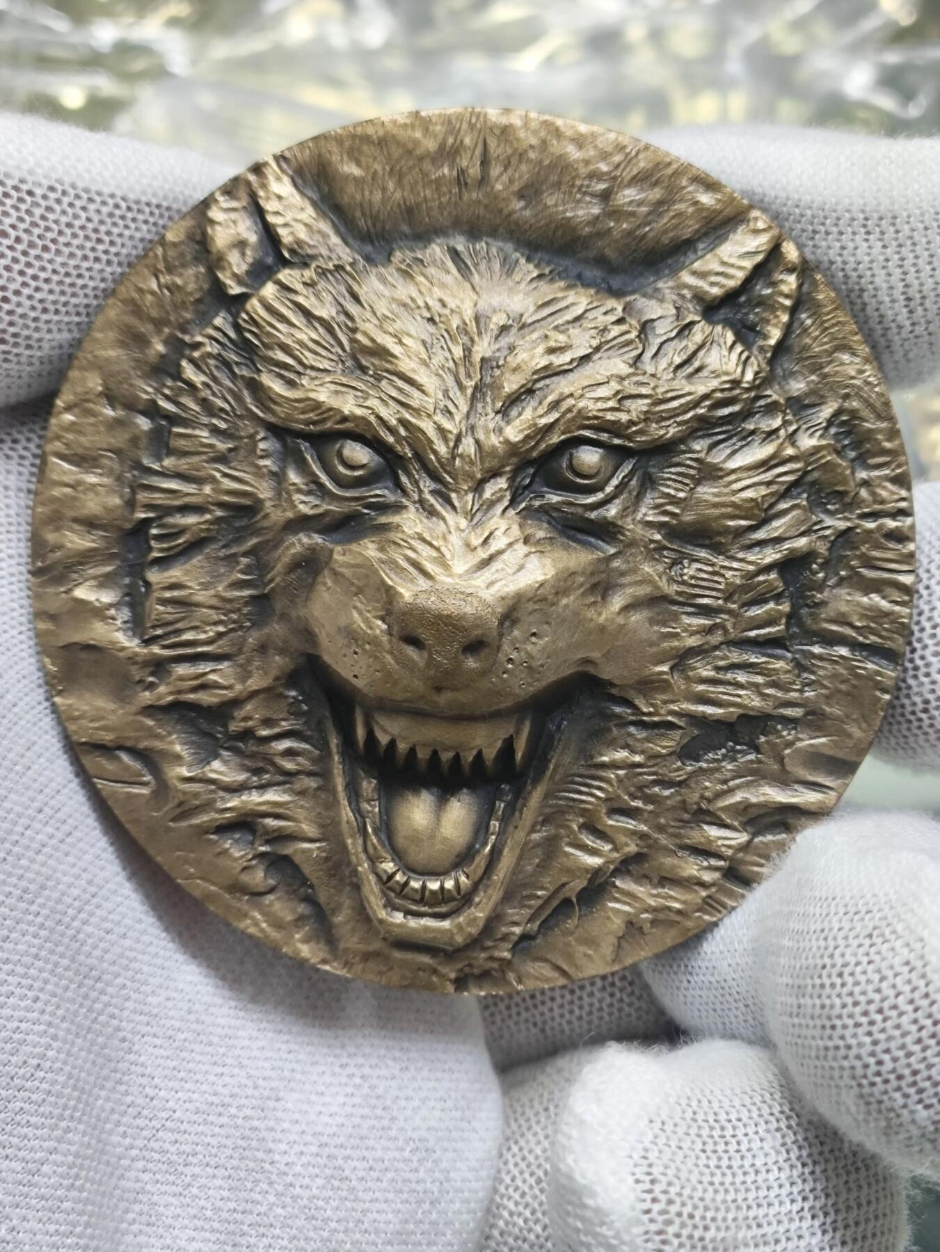 中国铜章专拍 沈阳造币-狼图腾大铜章【无证书】铜章侧面有编号 ，60mm直径