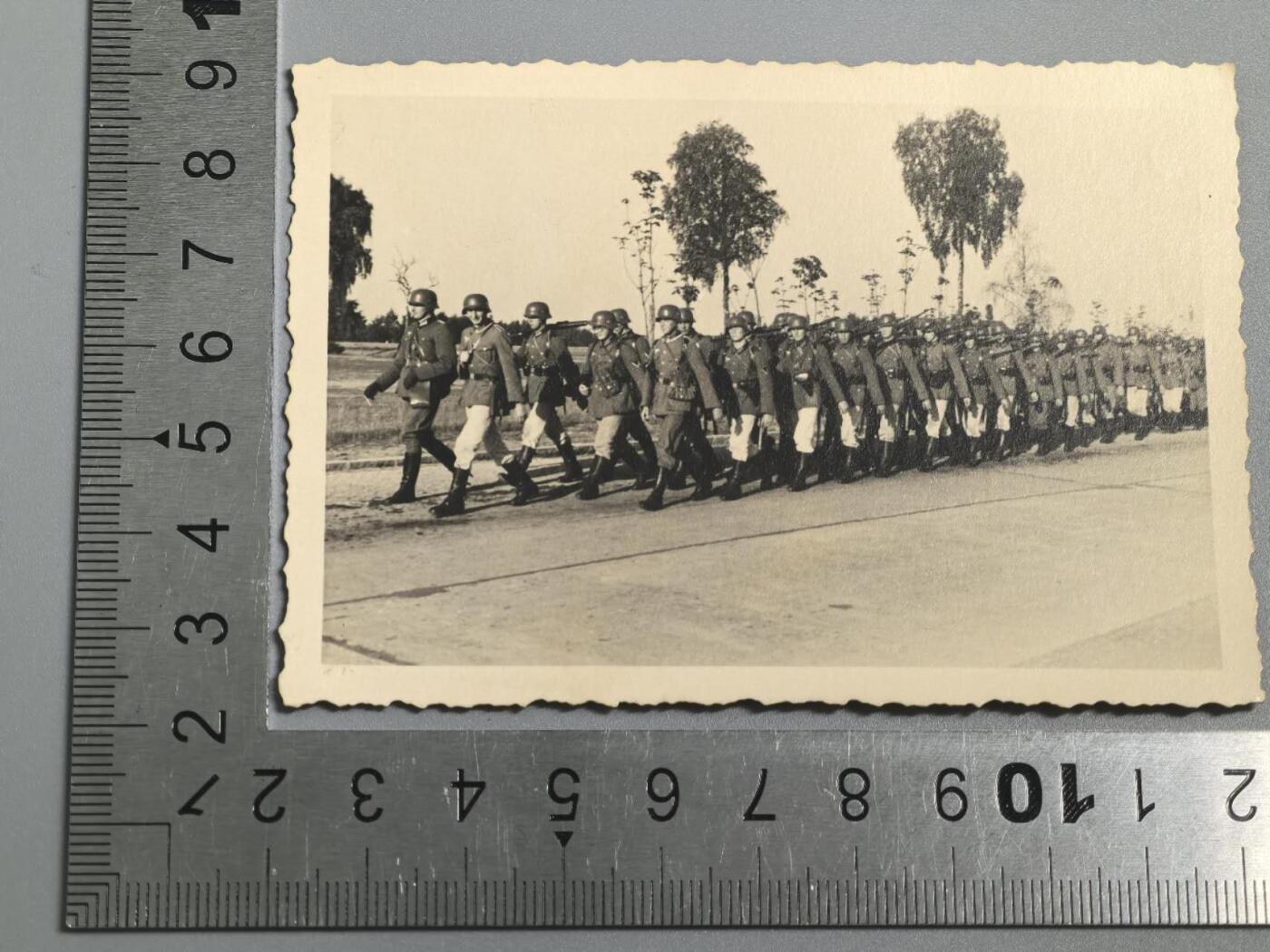 小驴勋章奖章收藏3月28日周六晚六点拍卖（珍爱和平，收藏战争，铭记历史，勿忘国耻，忠党爱国。有偿代拍，送拍规则在简介最后，参拍须阅读规则后再参拍，关系到运费包装发货时效真假辨别等关键信息，拍卖时不再发原图，看大图店主微信码在拍卖店铺介绍里） 得三行军照片