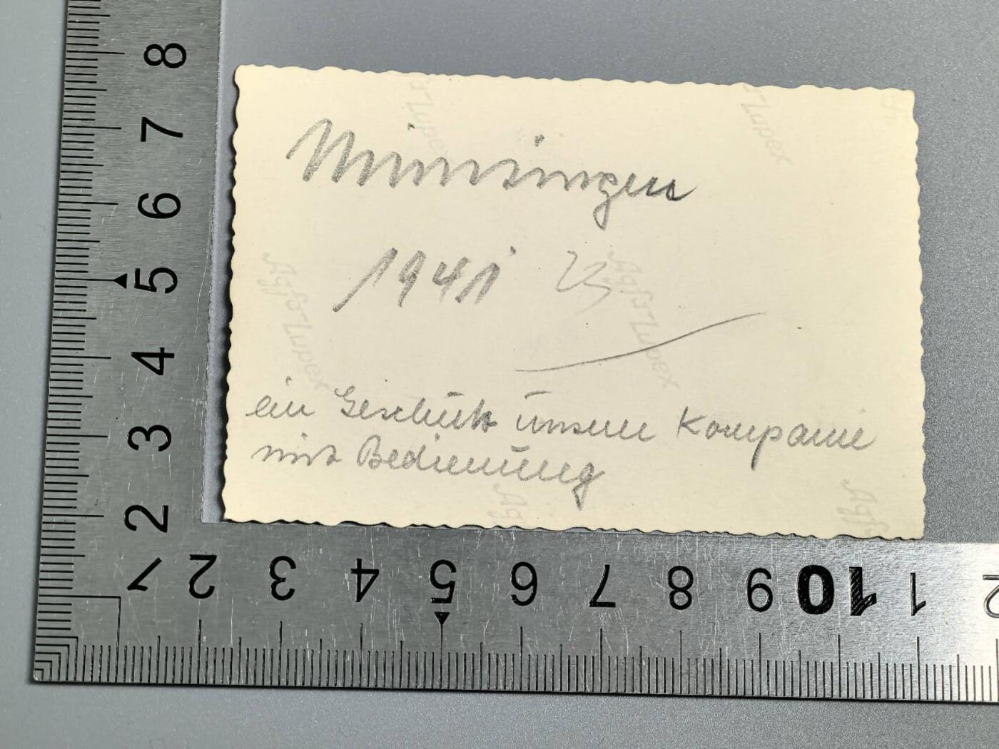 小驴勋章奖章收藏3月28日周六晚六点拍卖（珍爱和平，收藏战争，铭记历史，勿忘国耻，忠党爱国。有偿代拍，送拍规则在简介最后，参拍须阅读规则后再参拍，关系到运费包装发货时效真假辨别等关键信息，拍卖时不再发原图，看大图店主微信码在拍卖店铺介绍里） 炮兵士兵照片