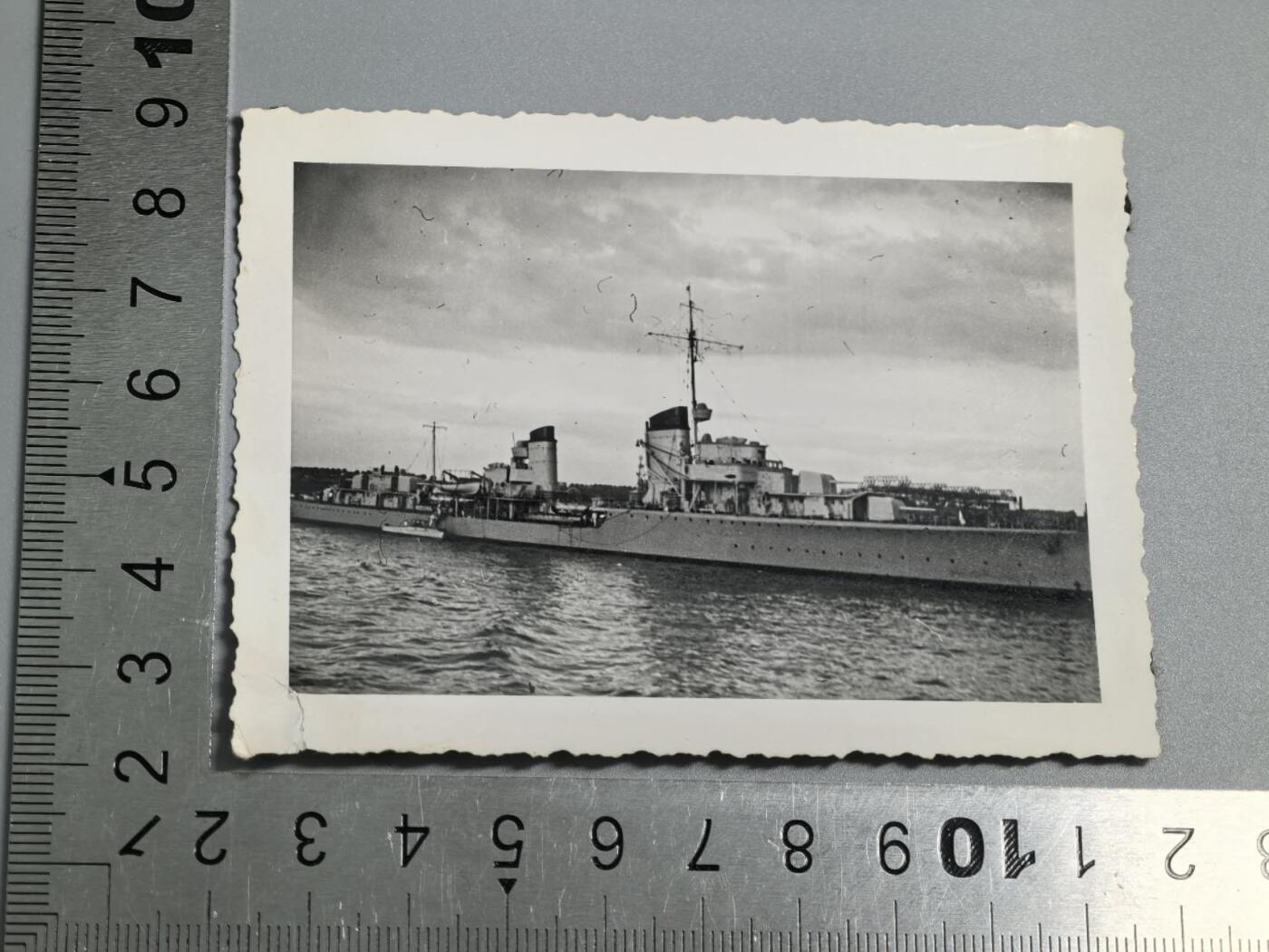 小驴勋章奖章收藏3月28日周六晚六点拍卖（珍爱和平，收藏战争，铭记历史，勿忘国耻，忠党爱国。有偿代拍，送拍规则在简介最后，参拍须阅读规则后再参拍，关系到运费包装发货时效真假辨别等关键信息，拍卖时不再发原图，看大图店主微信码在拍卖店铺介绍里） 得三军舰照片