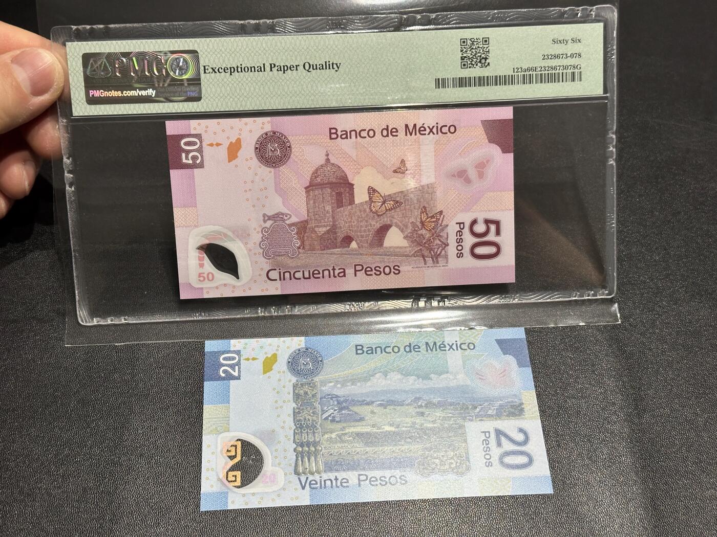 《外钞收藏家》第六百二十一期（精选场）（长期征集拍品、欢迎藏友们联系合作） 2004年墨西哥50比索 PMG66+20比索全新裸币 2张一起 都是A冠