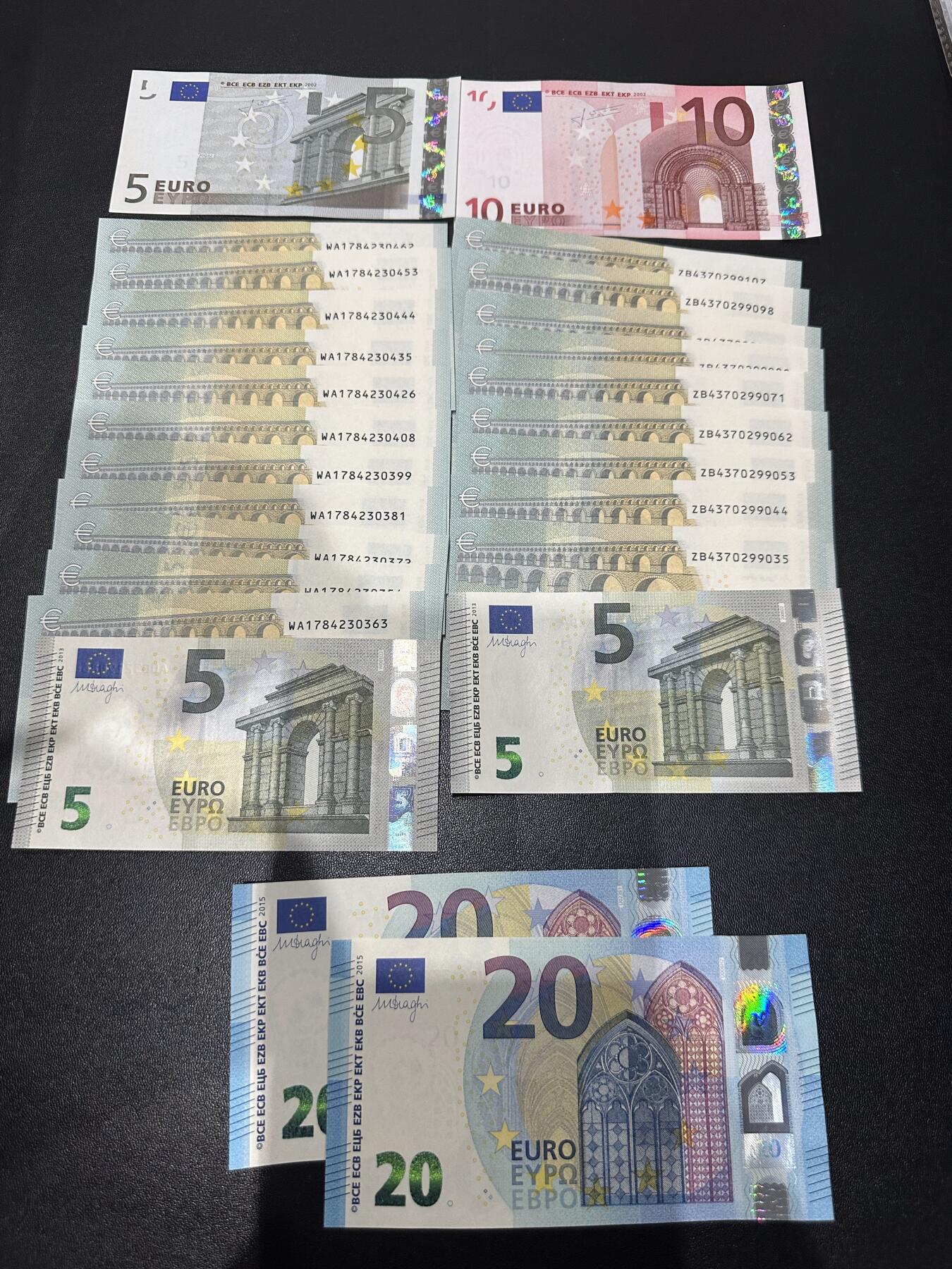 《外钞收藏家》第六百二十一期（精选场）（长期征集拍品、欢迎藏友们联系合作） 二签5和10欧元2张+三签5欧元22张、20欧元2张一起 全新全新UNC