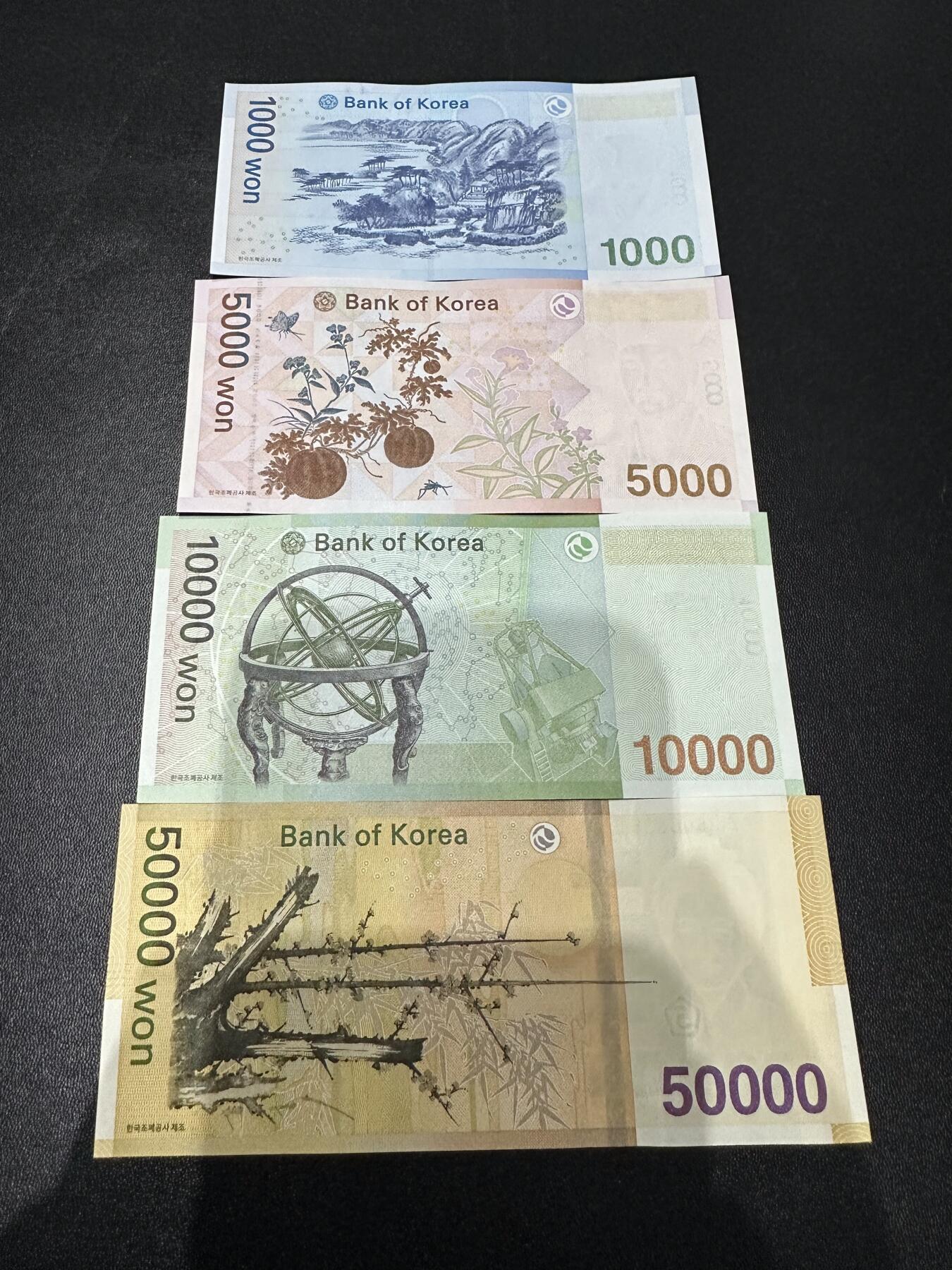 《外钞收藏家》第六百二十一期（精选场）（长期征集拍品、欢迎藏友们联系合作） 韩国流通版1000-5万元 四张一起 全新UNC 全部是无47靓号