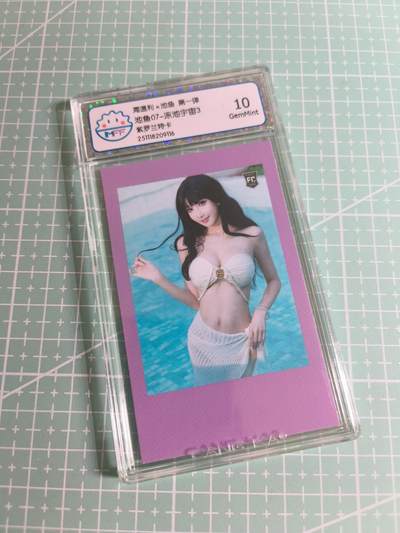 C先生 第25期 零抽层免费代拍  持续收拍品中  需要送拍的老板可以加微私聊 - 【拍立得】海温利《池鱼》特卡 泳池宇宙 10G